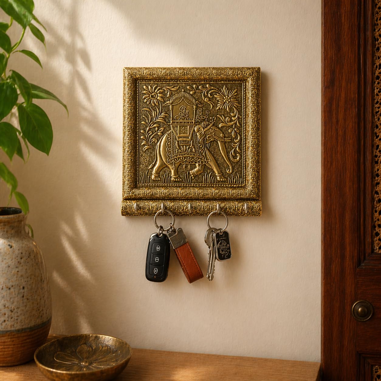 LOVENSPIRE Key Holder Décor Elephant Design Key Hooks for Wall Hanging Hand Crafted Decorative Showpiece Key Organizer Home Decor Wall Mounted 5 Hooks for Entryway Living Room Housewarming Gift