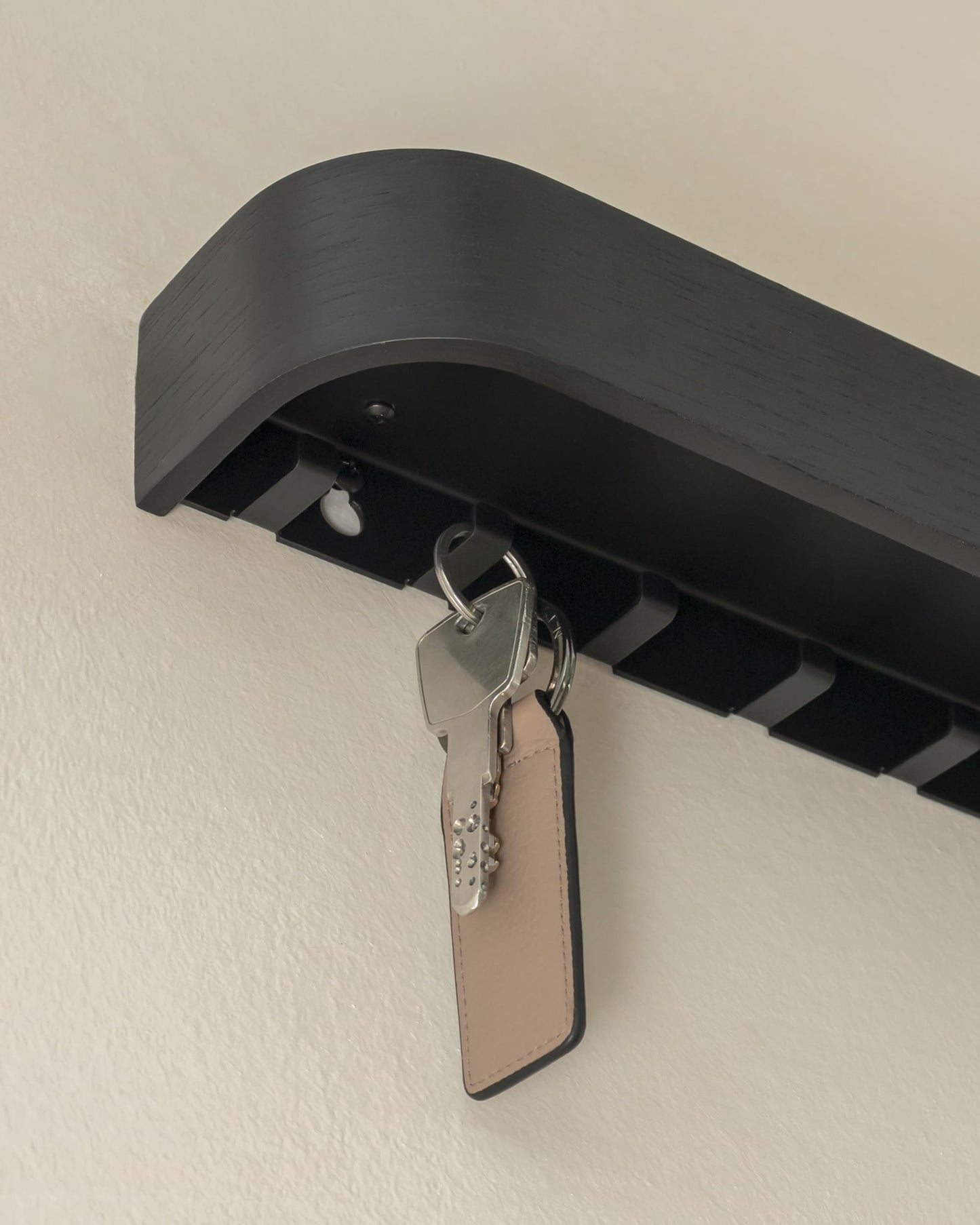 Kazai. Key Holder 'Toke' | Minimalist Key Hook Design from Berlin | Modern Key Holder Wall Mount with Wooden Shelf | Key Rack for Wall as Entryway Organizer | Oak, Black