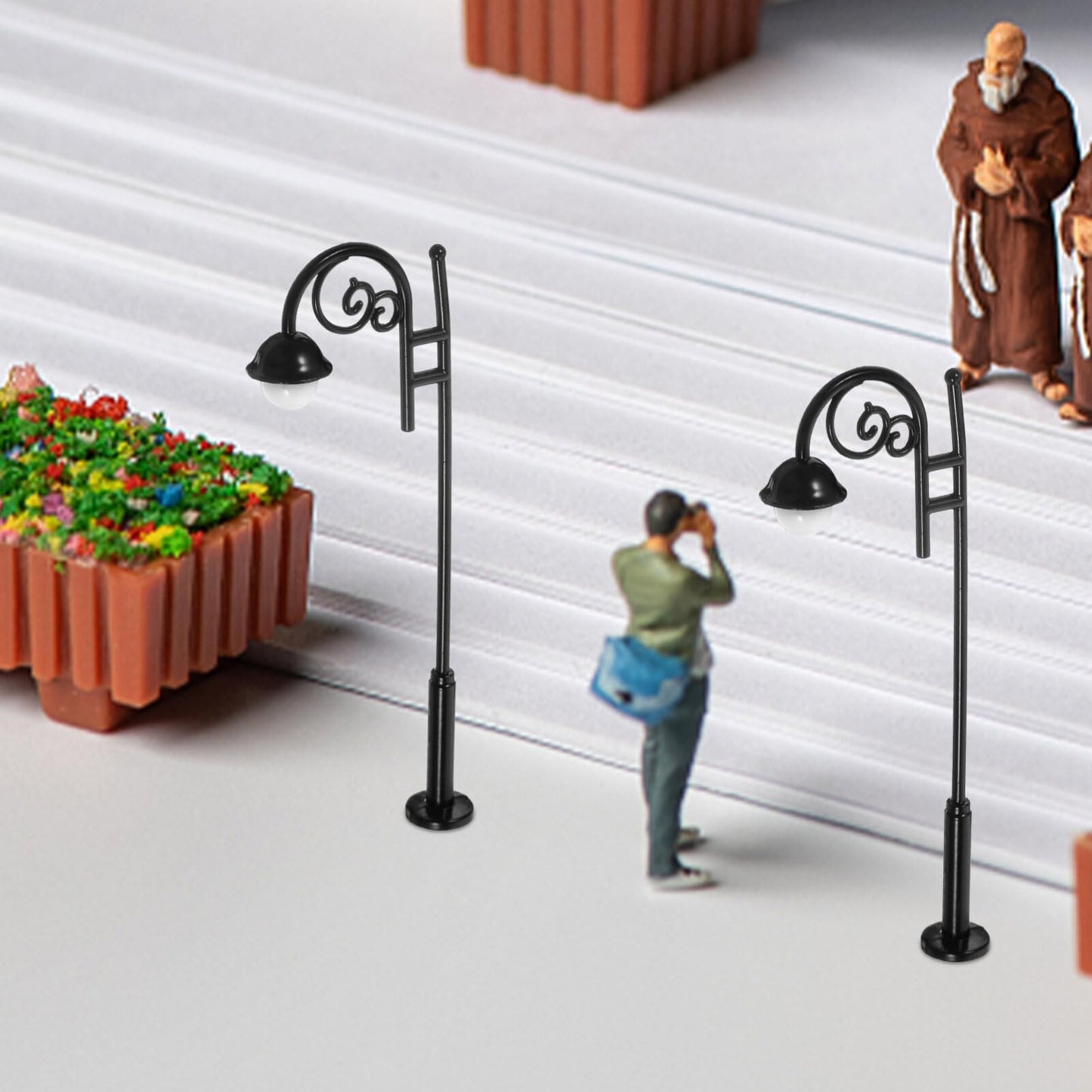 Toyvian 2pcs Miniature Street Lights Dollhouse Street Lamps Mini House Post Lights Model Railway Train Lamp Props Tiny Pathway Lantern for Micro Landscape Decorations