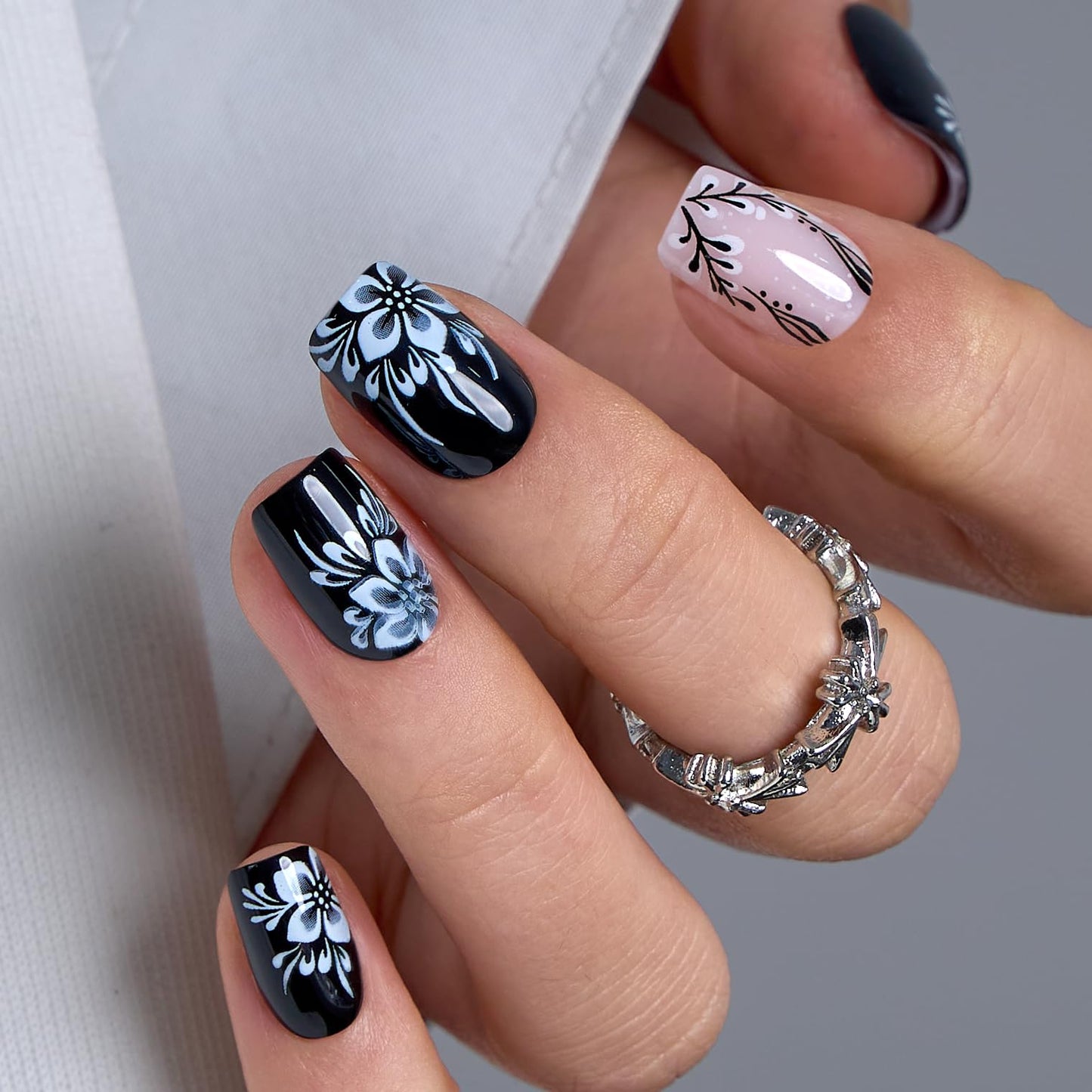 Curvlife Square Soft Gel Press On Nails Short – 30PCS Full Cover Minimal Black & White Flowers, False Natural Fit Soft Gel Fake Nails Tips, Easy to Apply at Home