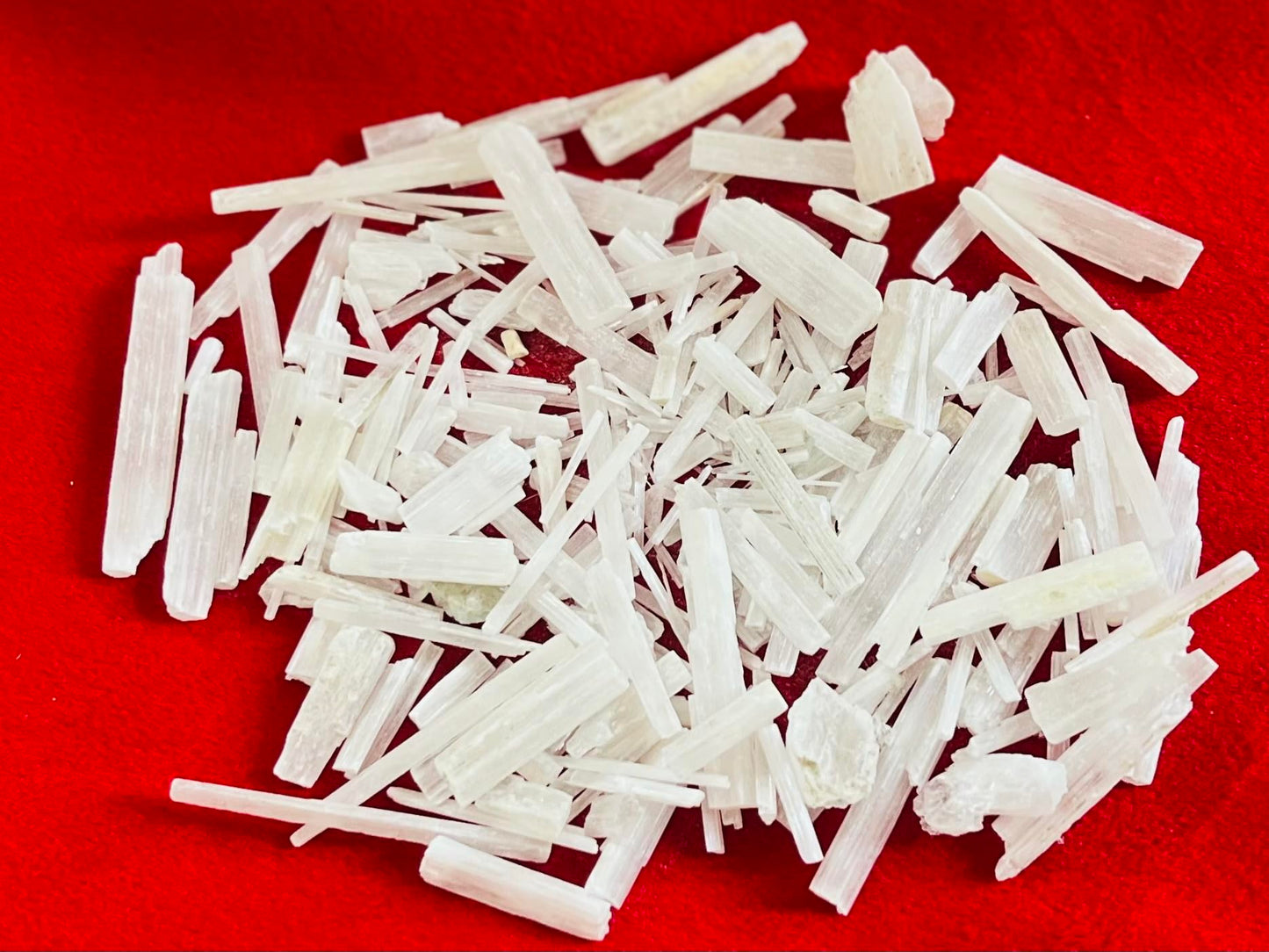 Indian Consigners Natural Crushed Polished Tumbled Gem Stone Chips, Decoration & Healing Crystals (Selenite)