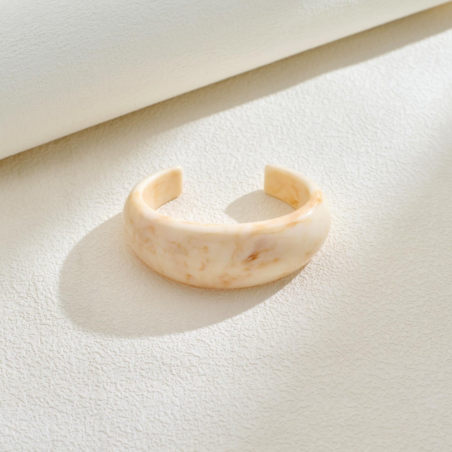 WOWORAMA Chunky Beige Acrylic Resin Cuff Bracelet for Women Trendy Acetate Mottled Dome Open Cuff Bracelets Statement Resin Bangle Jewelry