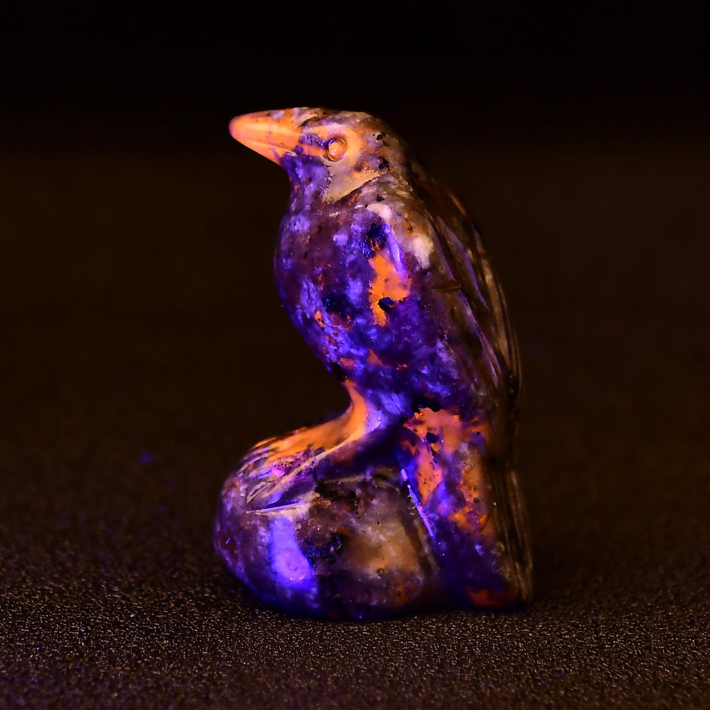 WUYOUSHI Natural Flame Stone Crystal Raven Statue 2" Healing Crystal Handmade Sculpture Guardian Pocket Statues Reiki Meditation Office Home Decoration Gift