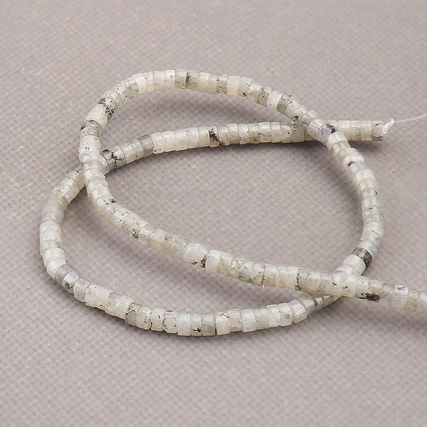 150PCs Natural White Labradorite Spacer Beads, Loose Semi Precious Flat Round Gemstone Heishi Disc Stone Beads for Beading Jewelry Making 4mm*2mm 38cm