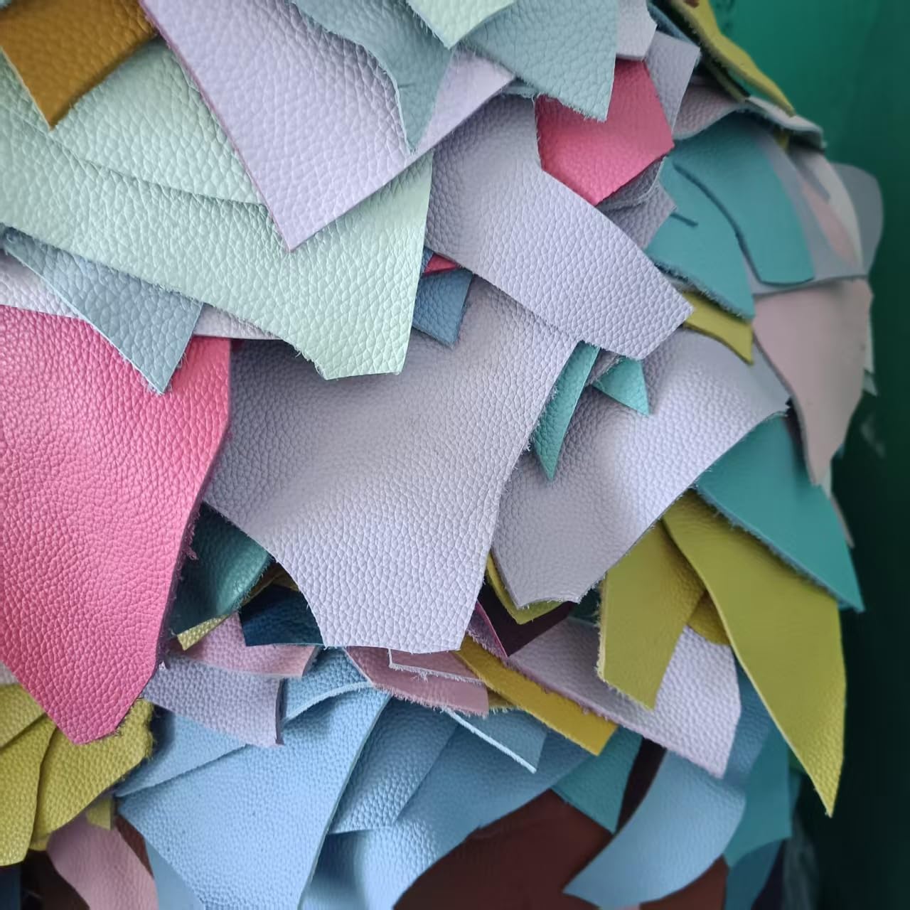 Leather Scraps, 1.5-2.0mm (3.6-5 oz) Thick Genuine Cowhide Scraps, Leather Scrap for Tools/Crafts/DIY, Mixed Colors,Leather for Crafting (Thick 500 Grams)
