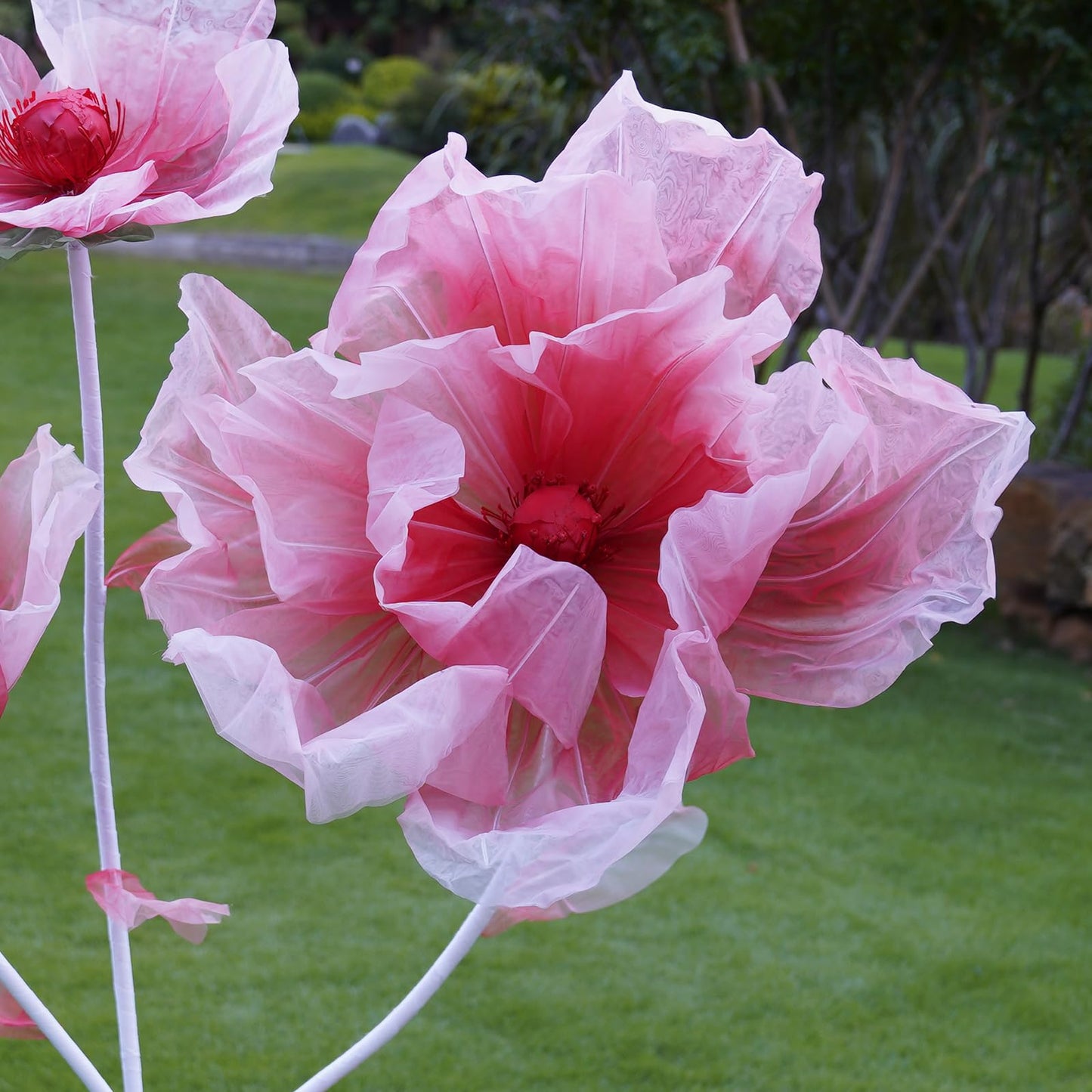 HAZHEYE Giant Artificial Flower Decor with Stand,Oversized Freestanding Gradient Statement Flower for Wedding Flower Decor,Event,Commercial Display,Photo Backdrop & Home Decoration (Pink)