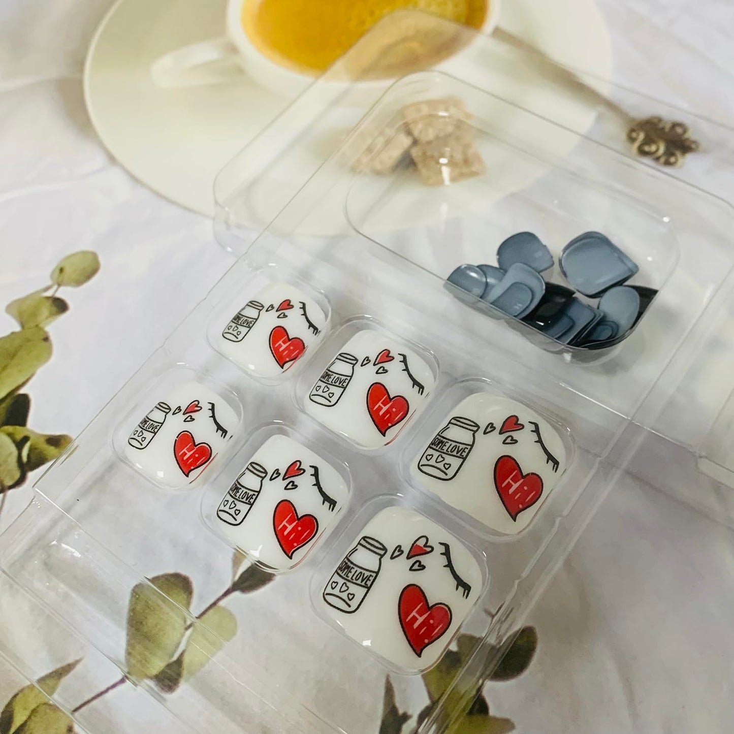 Artificial Acrylic Fake Nails for Toe, Press on Toenails Coffin with Heart Designs, Full Cover Reusable False Toenails with Glue, Glue on Toenails with Charm, Stick on Toe Nails for Women（F105）