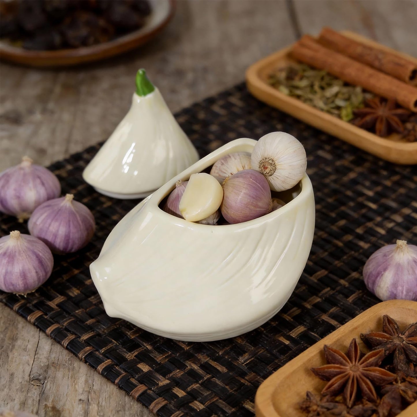 Yohsnor Garlic Keeper for Counter - Stylish Ceramic Garlic Storage Container with Lid, Large Capacity for Fresh Garlic, Peppers, Ginger & Star Anise - Perfect Kitchen Decor & Gift Idea