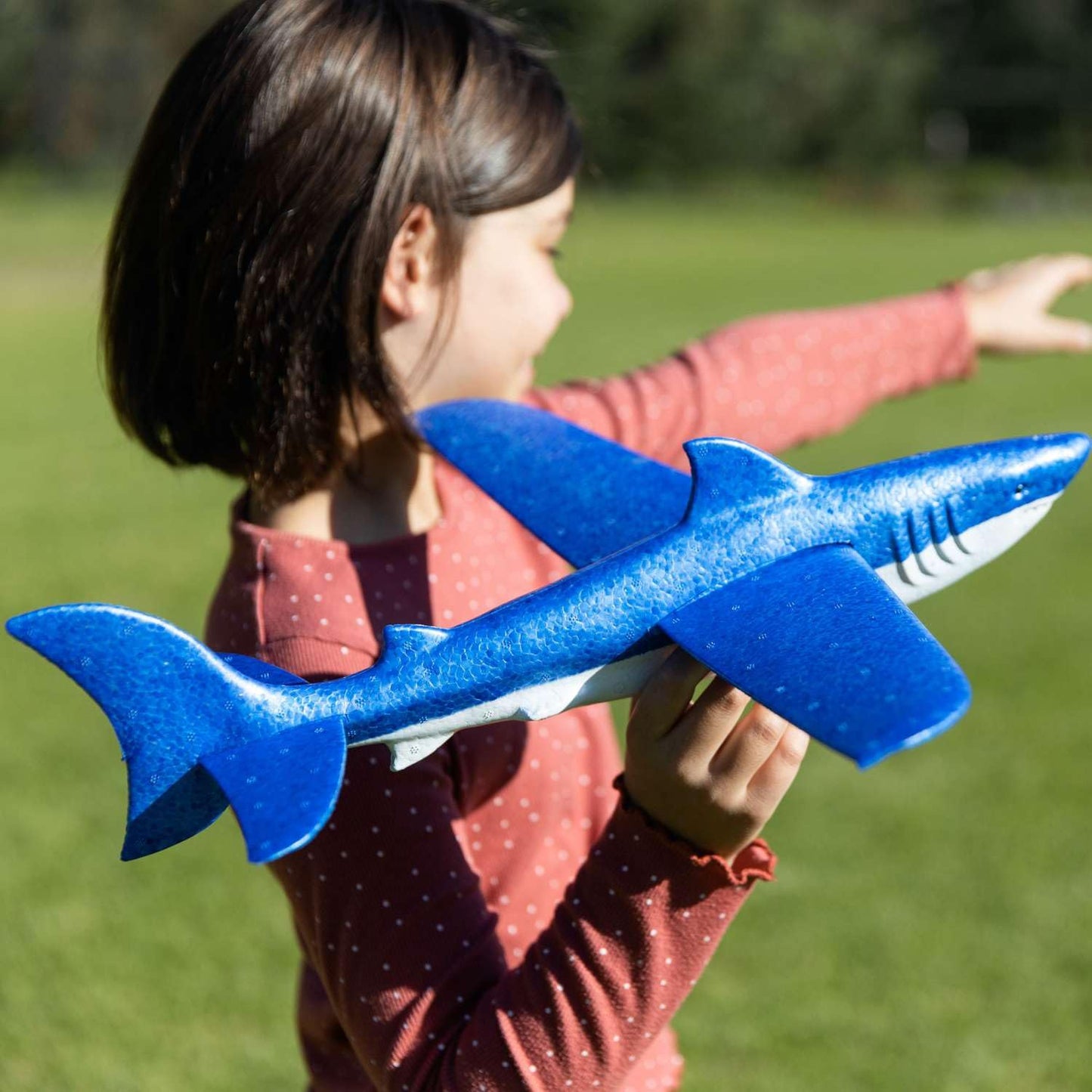 Tiger Tribe Shark Glider 18" Wide Easy Assemble Waterproof Foam Toy Glides Over 40m Outdoor Play for Kids Age 3+