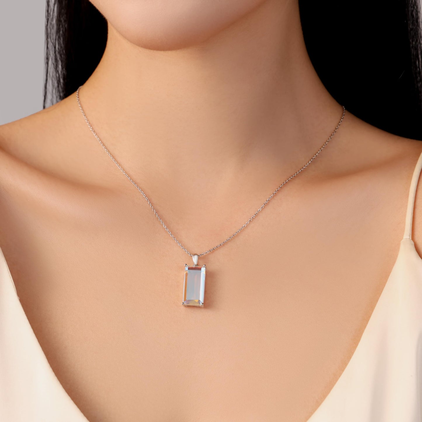 EVERLEAD Healing and Romantic Rainbow Moonstone Necklace for Women - Big Authentic Moonstone - Premium Sterling Silver Chain & Diamond Cutting - Light Luxury Gift for Women. (Classic Style)