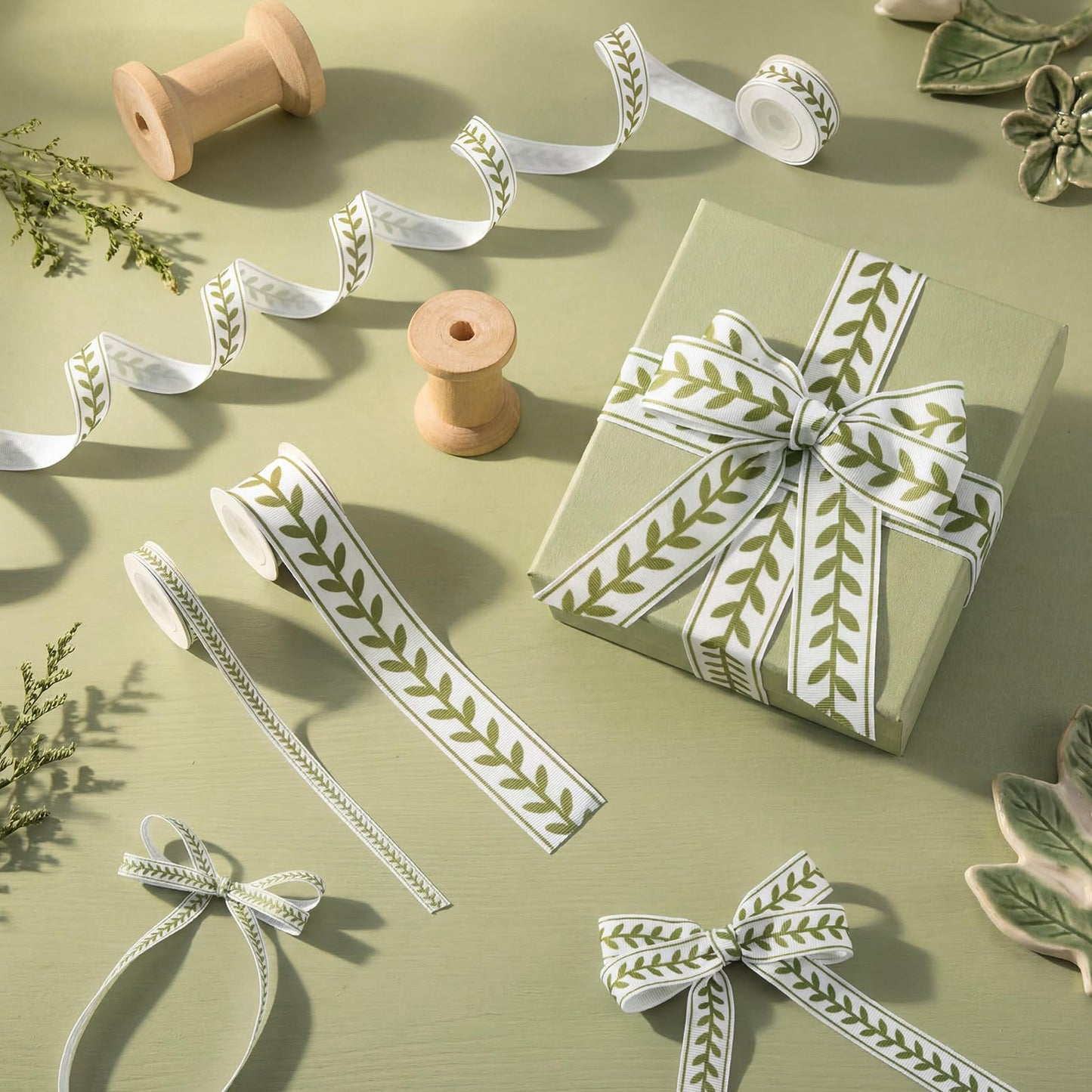 Cunno 3 Rolls Leaf Ribbon Decorating Material White Green Jacquard Ribbon Party Accessory for Curtain Home Decor Sewing DIY Gift Wrapping Crafts, 0.4, 0.87, 1.5 Inch Wide, 15 Yard