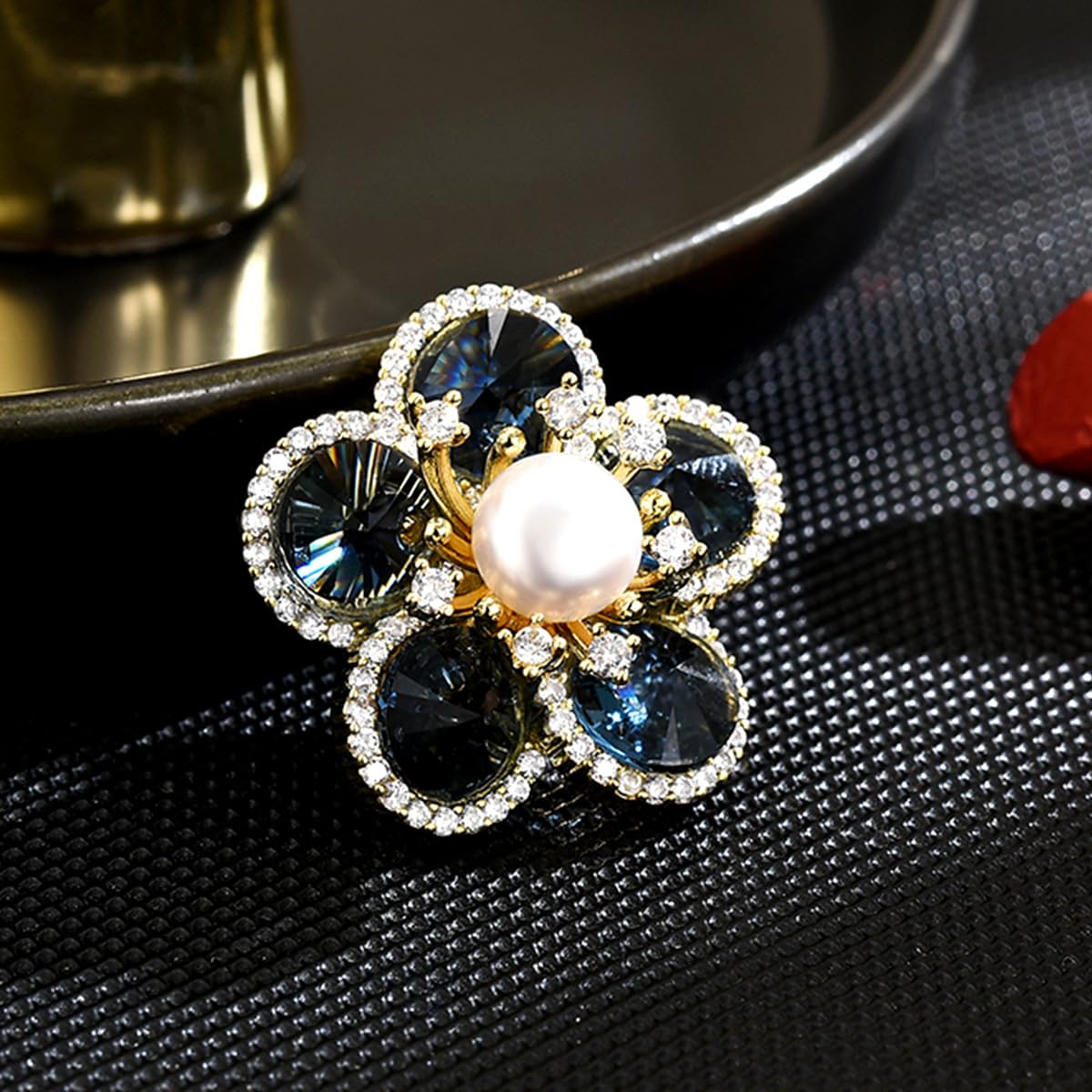 EMEGCY Flower Brooch Rhinestone Crystal Brooch Pin Natural Pearl Flower Pins Elegant High-end Pin Women's Clip