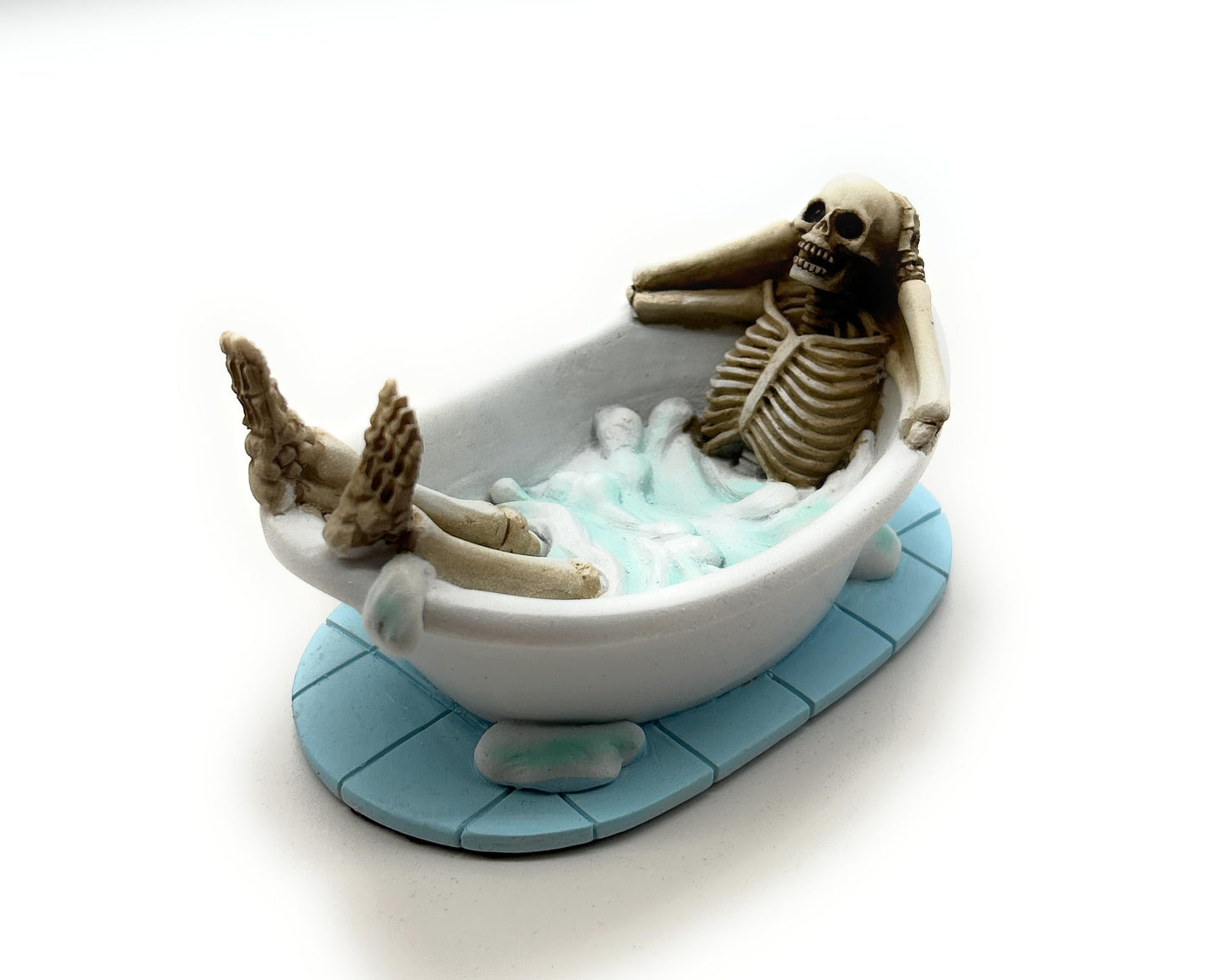 RUSTIX Skeleton in Bathtub Figurine - Gothic Bathroom Decor | Halloween Skeleton Statue | Funny Resin Skeleton Bath Figurine | Bubble Bath Skeleton Gift | Unique Gothic Bathroom Accessories