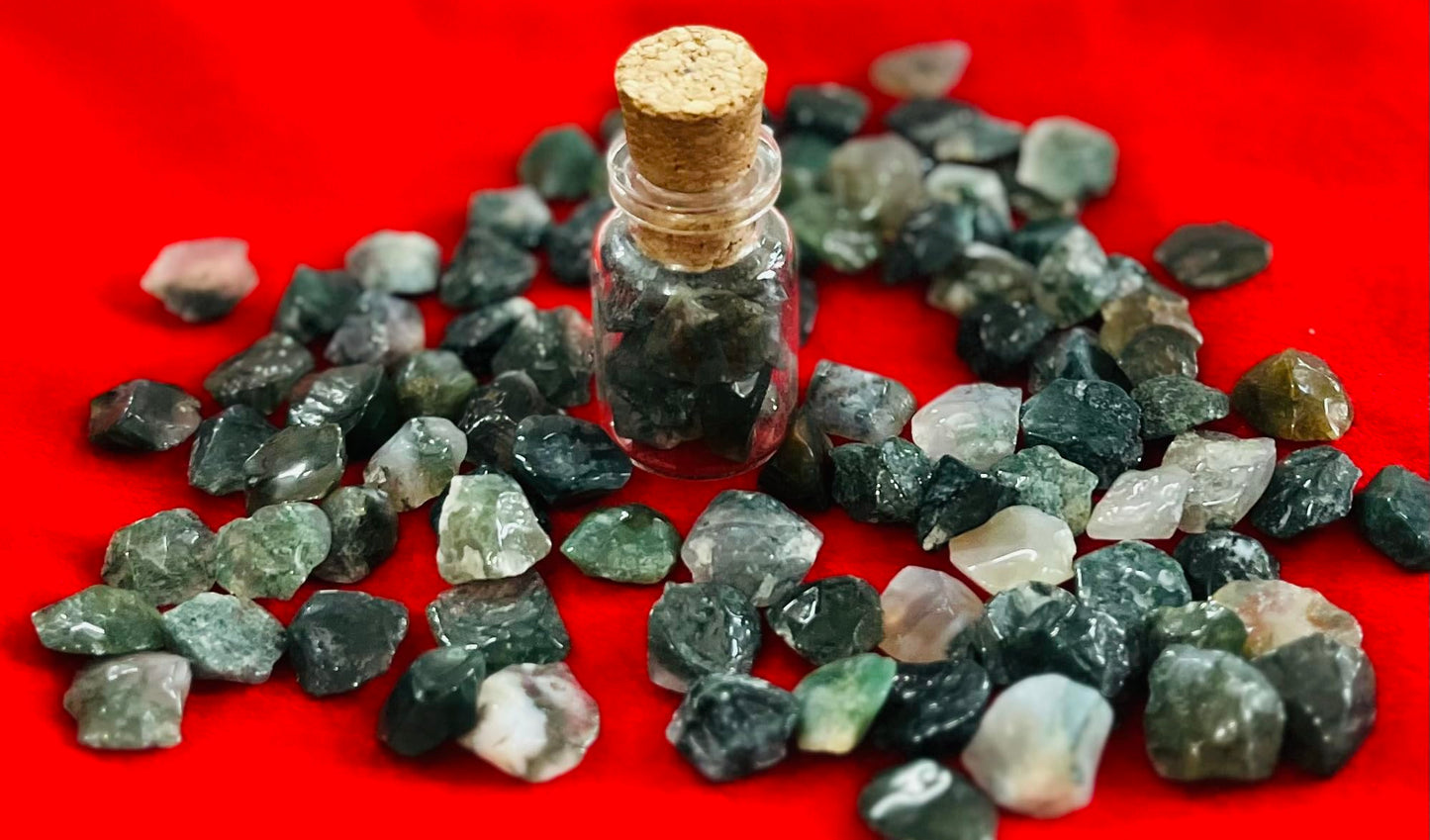 Indian Consigners Natural Crushed Polished Tumbled Gem Stone Chips, Decoration & Healing Crystals (Moss Agate)