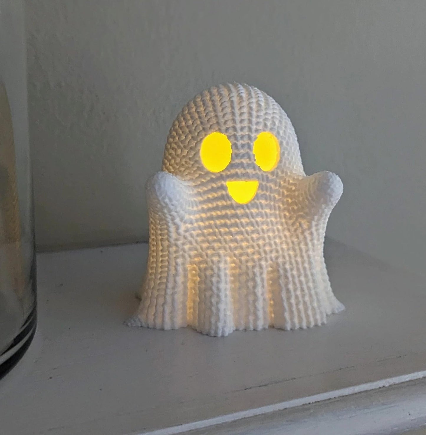 Charming Crocheted Ghost with LED Tea Light – Cute Halloween Ghost Decor – Spooky Crochet Ghost Table Centerpiece – Light Up 3D Printed Decoration for Home and Party Decor