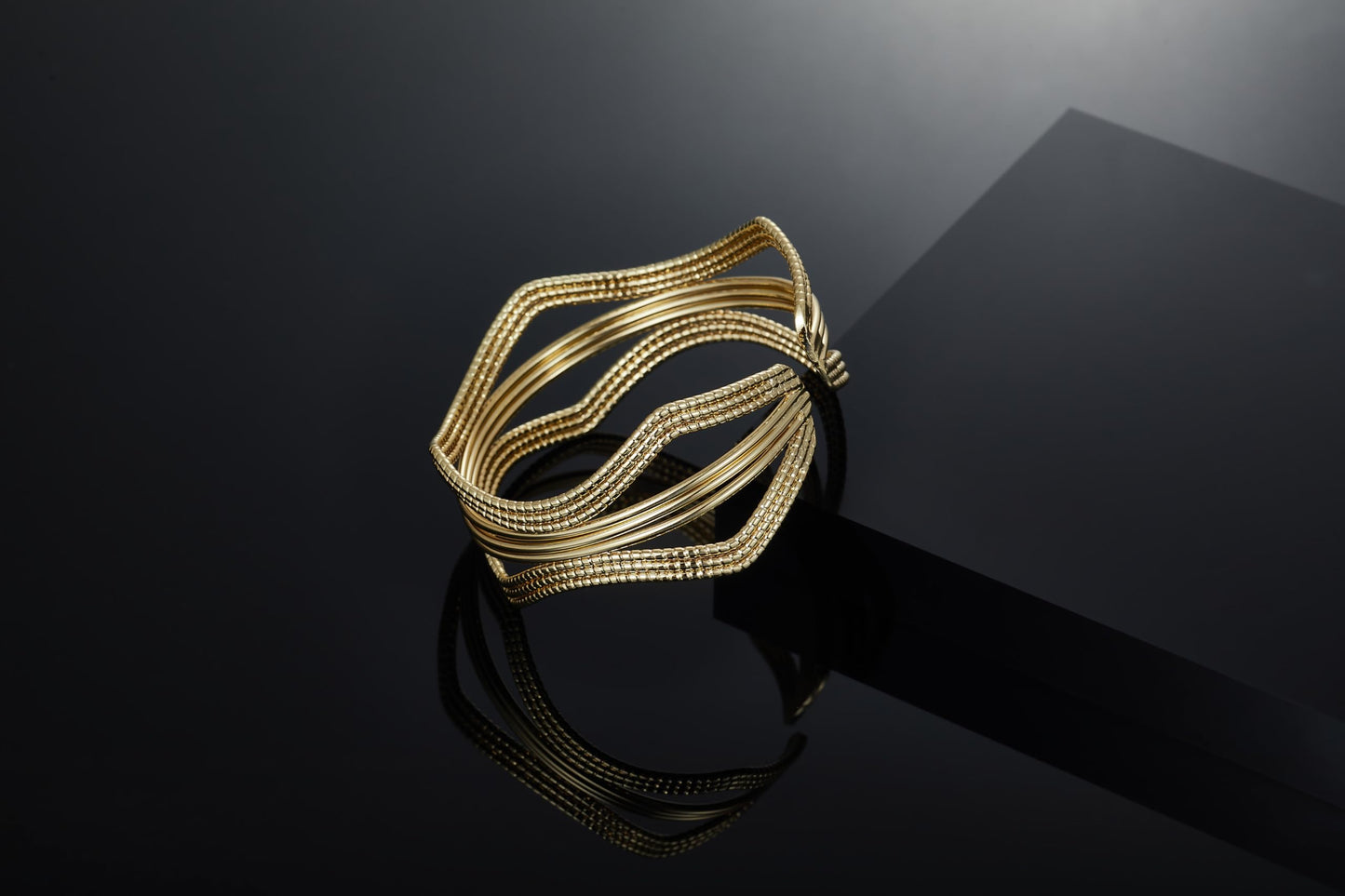 SHINYTE CATALINE Valentine's Day Gift Ideas 14K Gold Plated Chunky Cuff Bracelet For Women,Adjustable Bendable Cuff Bracelets Boho Bangle,Gift for Girlfriend Wife