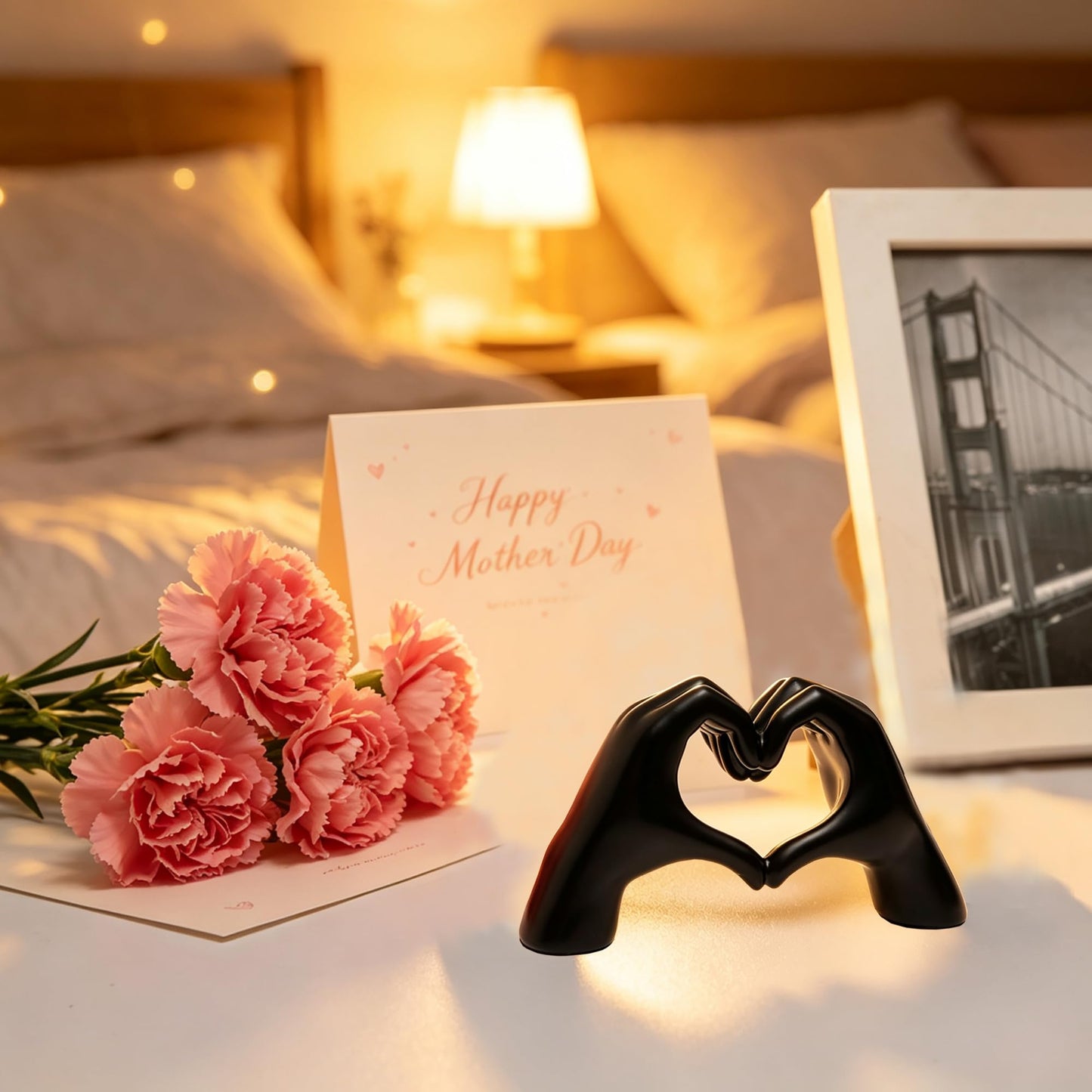 FANTESTICRYAN Small Heart Hands Statues Hand Love Sculpture Cute Decorative Home Decor Ornaments for Living Room, Wedding, Office Desktop, Cabinets, Bookshelf, Gift for Mom (Small Black)