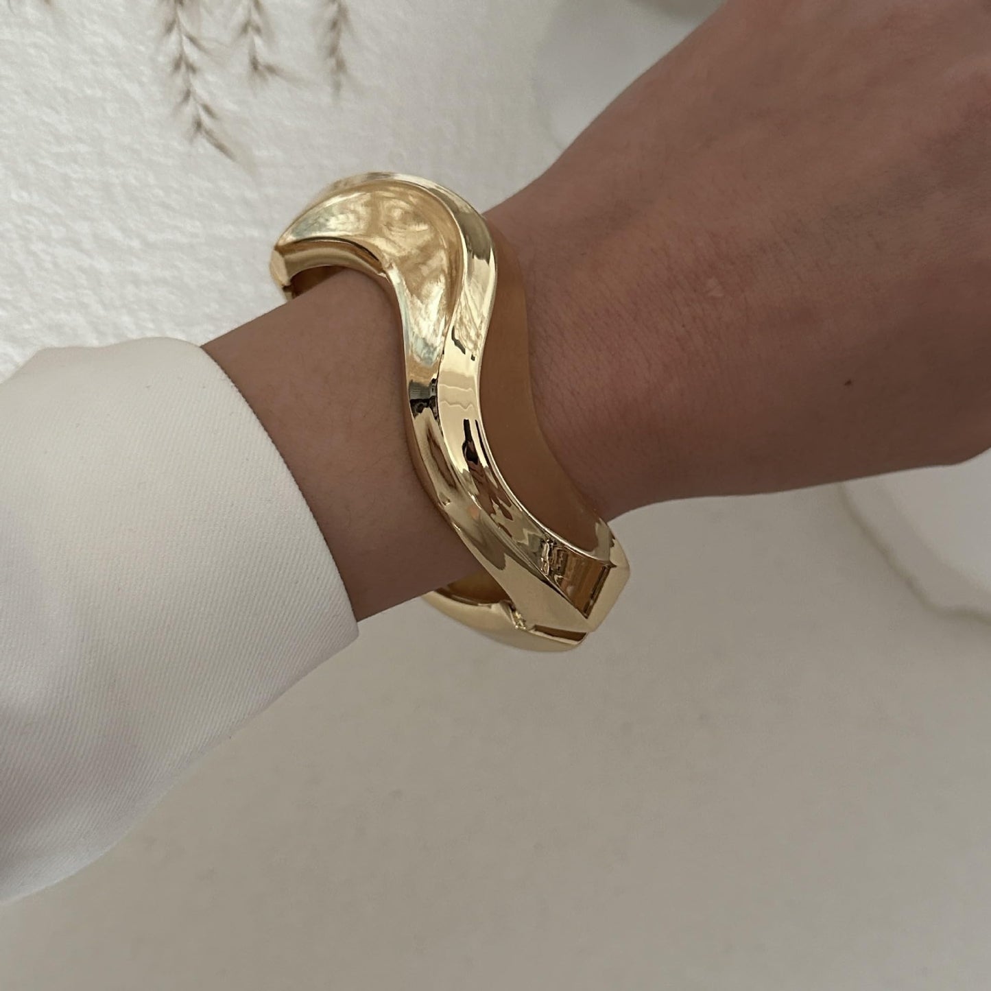 CASDAN Chunky Gold Bangle Bracelets for Women Dainty Twist Hinged Cuff Stackable Bangles Set Trendy Statement Bracelet Stack Fashion Jewelry Gifts