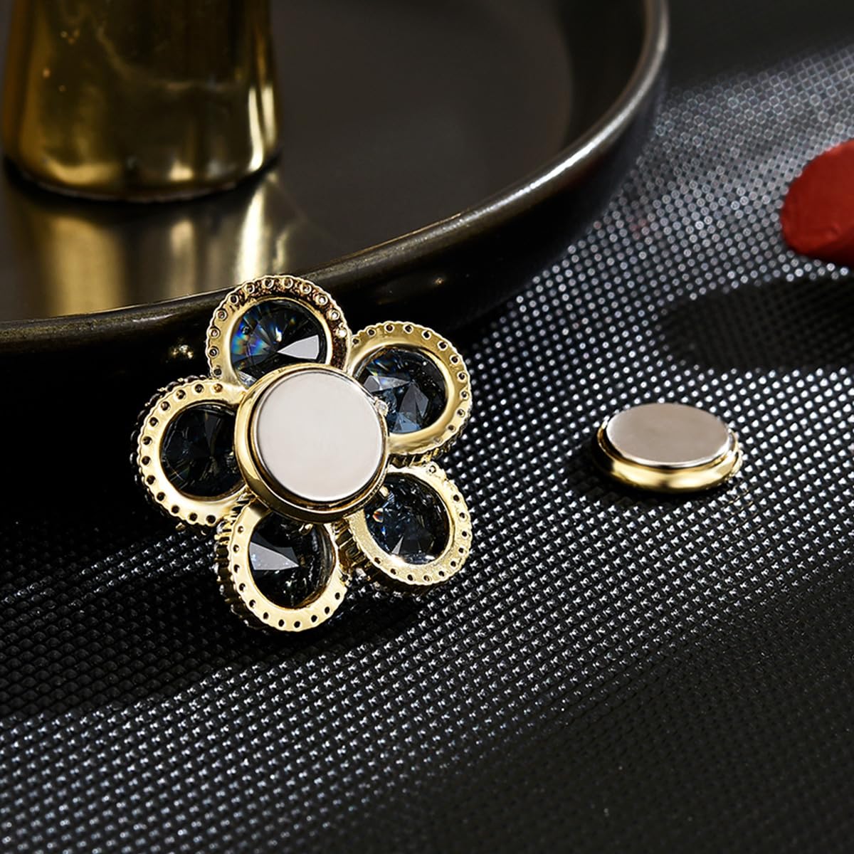 EMEGCY Flower Brooch Rhinestone Crystal Brooch Pin Natural Pearl Flower Pins Elegant High-end Pin Women's Clip
