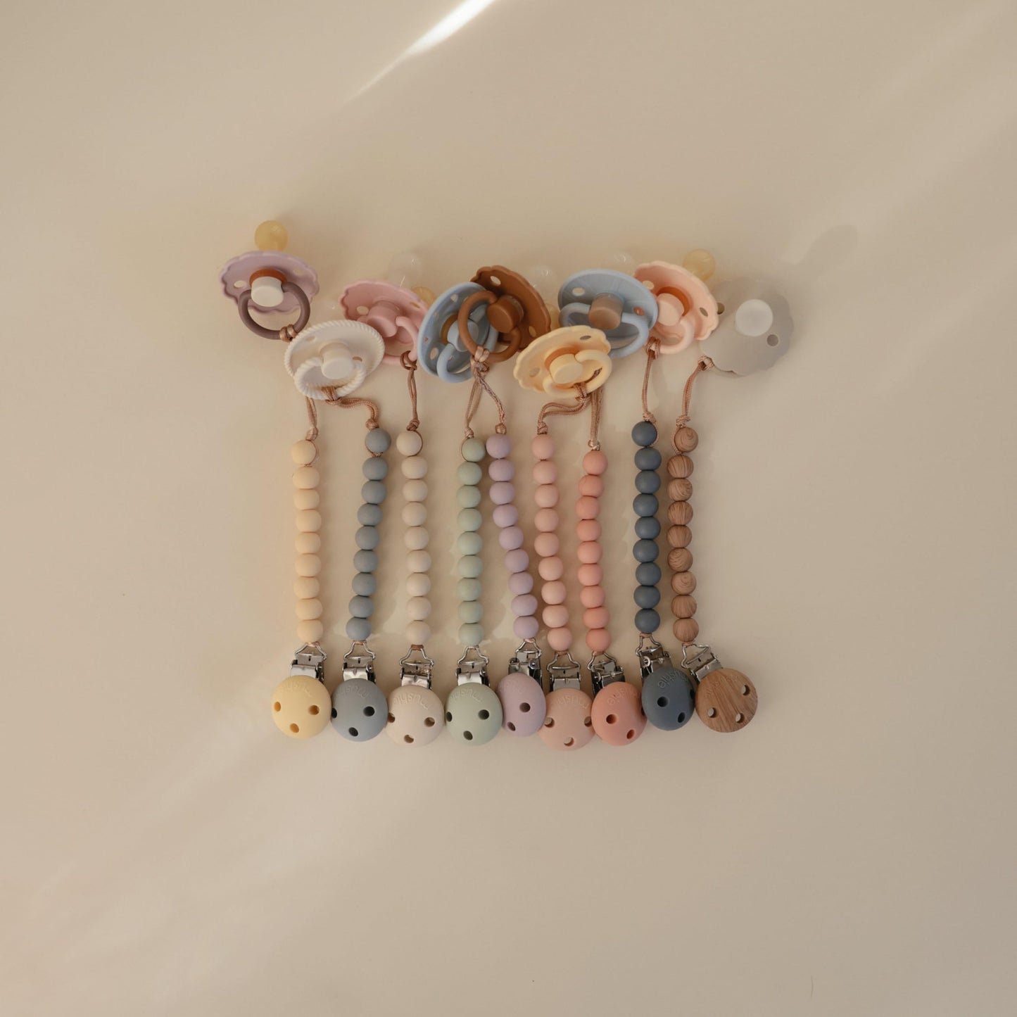 mushie 100% Silicone Baby Pacifier Clip BPA Free | Hera (Faux Wood)