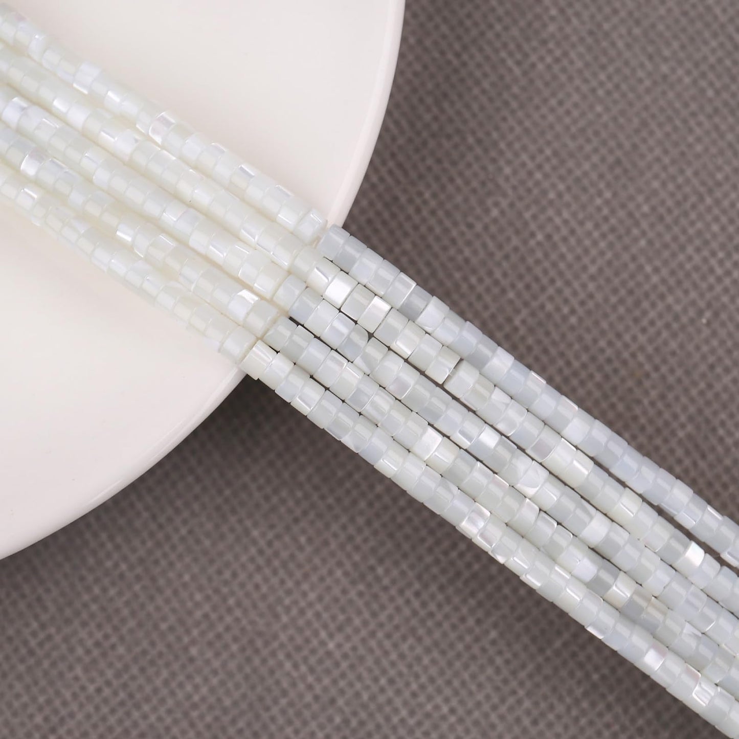 BONNY BOXX 150PCs Natural White Shell Spacer Beads, Loose Semi Precious Flat Round Gemstone Heishi Disc Stone Beads for Beading Jewelry Making 4mm*2mm