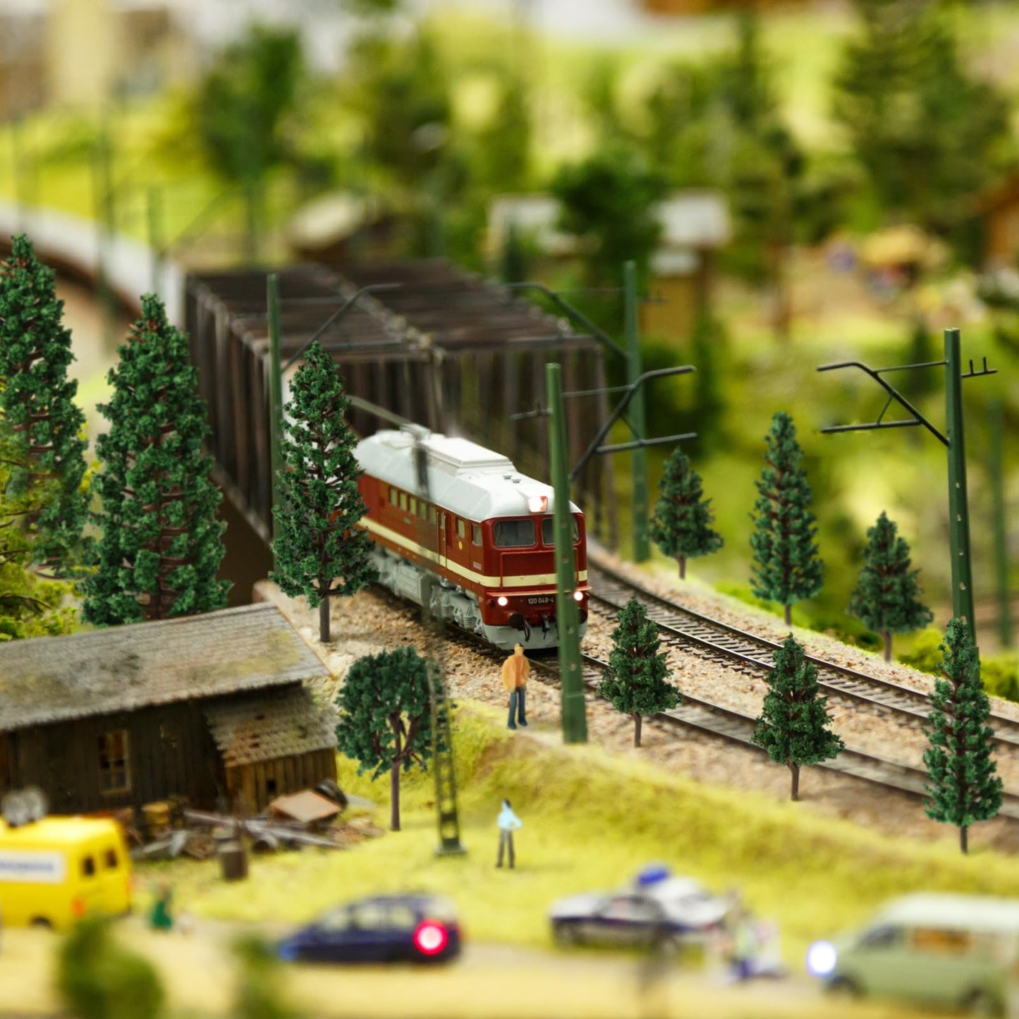 Soulchen 30 Pieces Model Trees 3.3-6.3 Inch Mixed Mini Trees Diorama Supplies Model Grass Mat Mini People Figurines Benches Ho Scale Accessories for Projects Train Scenery Landscape DIY Crafts