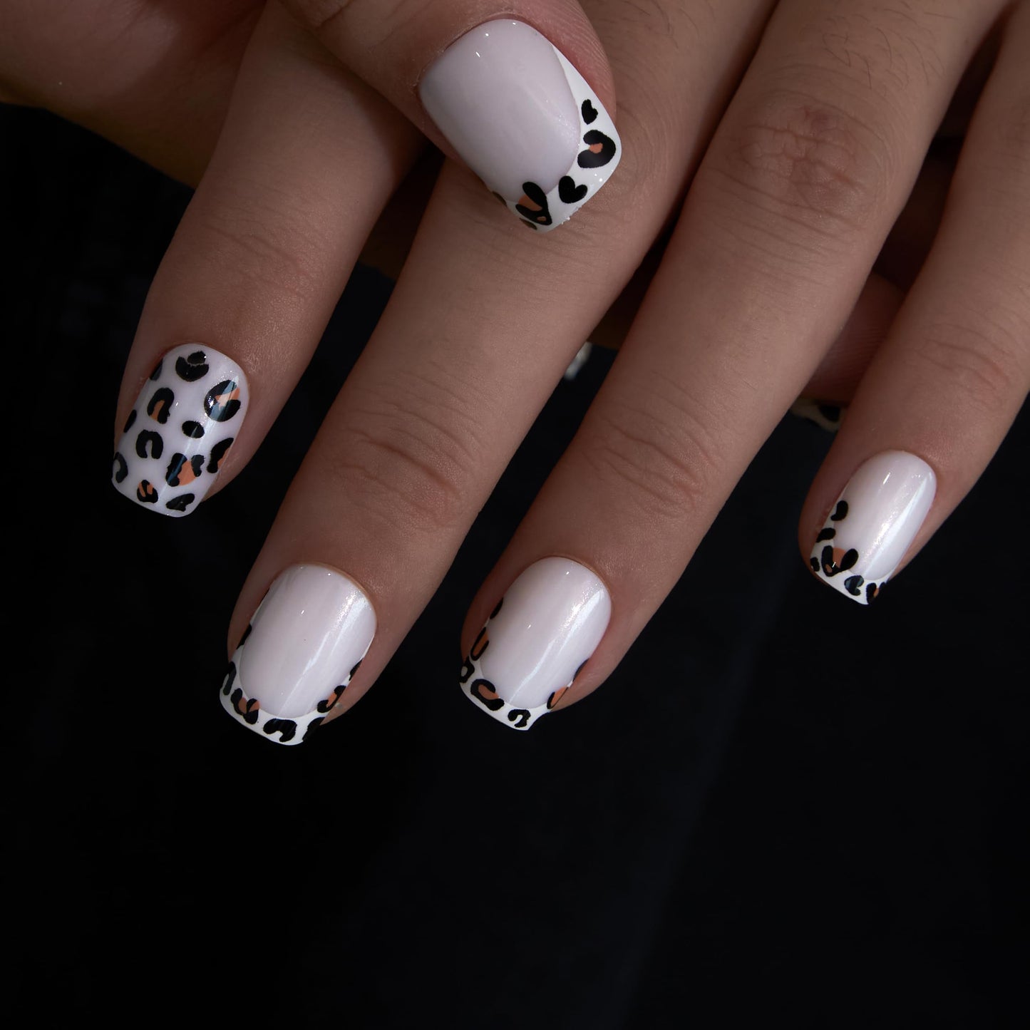 Curvlife 30pcs Press on Nails, Medium Square Acrylic Fake Nail with leopard print French Apricot Design, Full Cover False Nails Tips Glossy Nude Glue on Nails Artificial Stick on Nails for Women