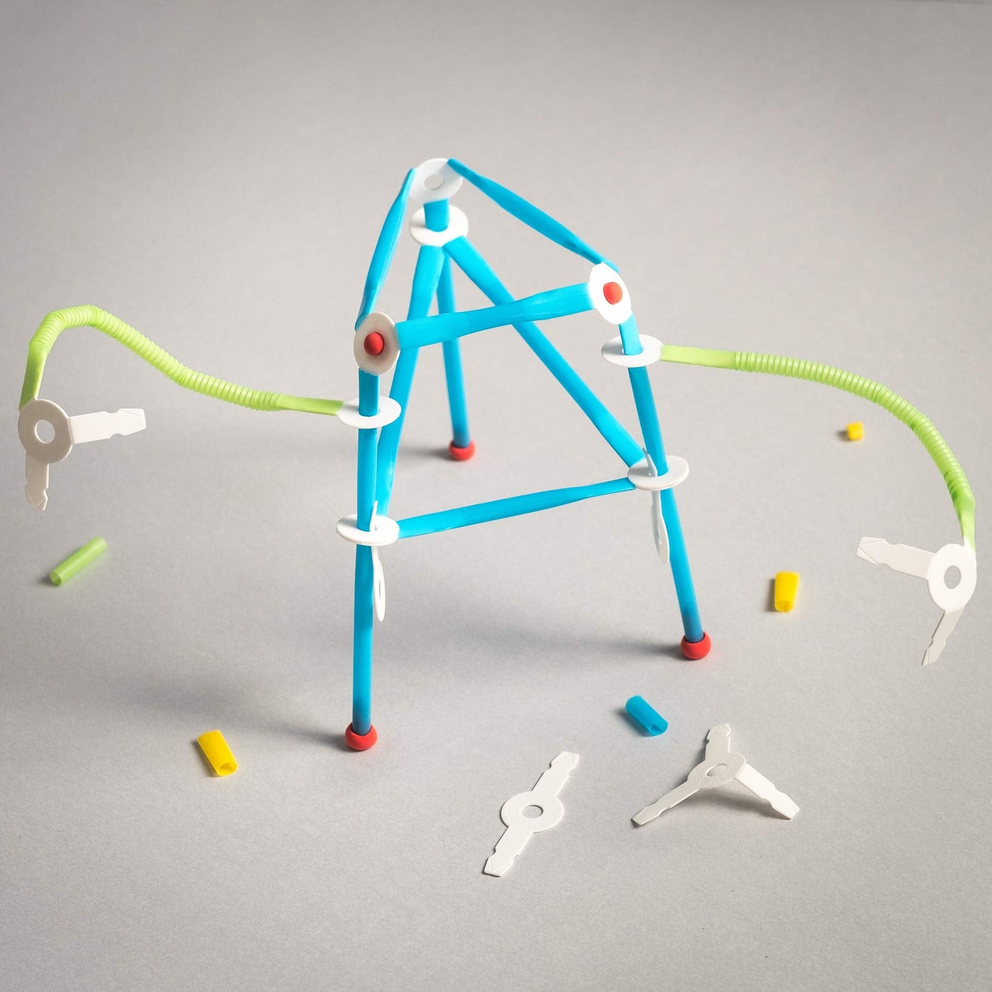 Strawbees Creature Creator Kit - Educational Connecting Toys for Makers & Families, Building Toy Toolbox with Straws and Connectors for Creative STEM Exploration in Schools & Home Learning