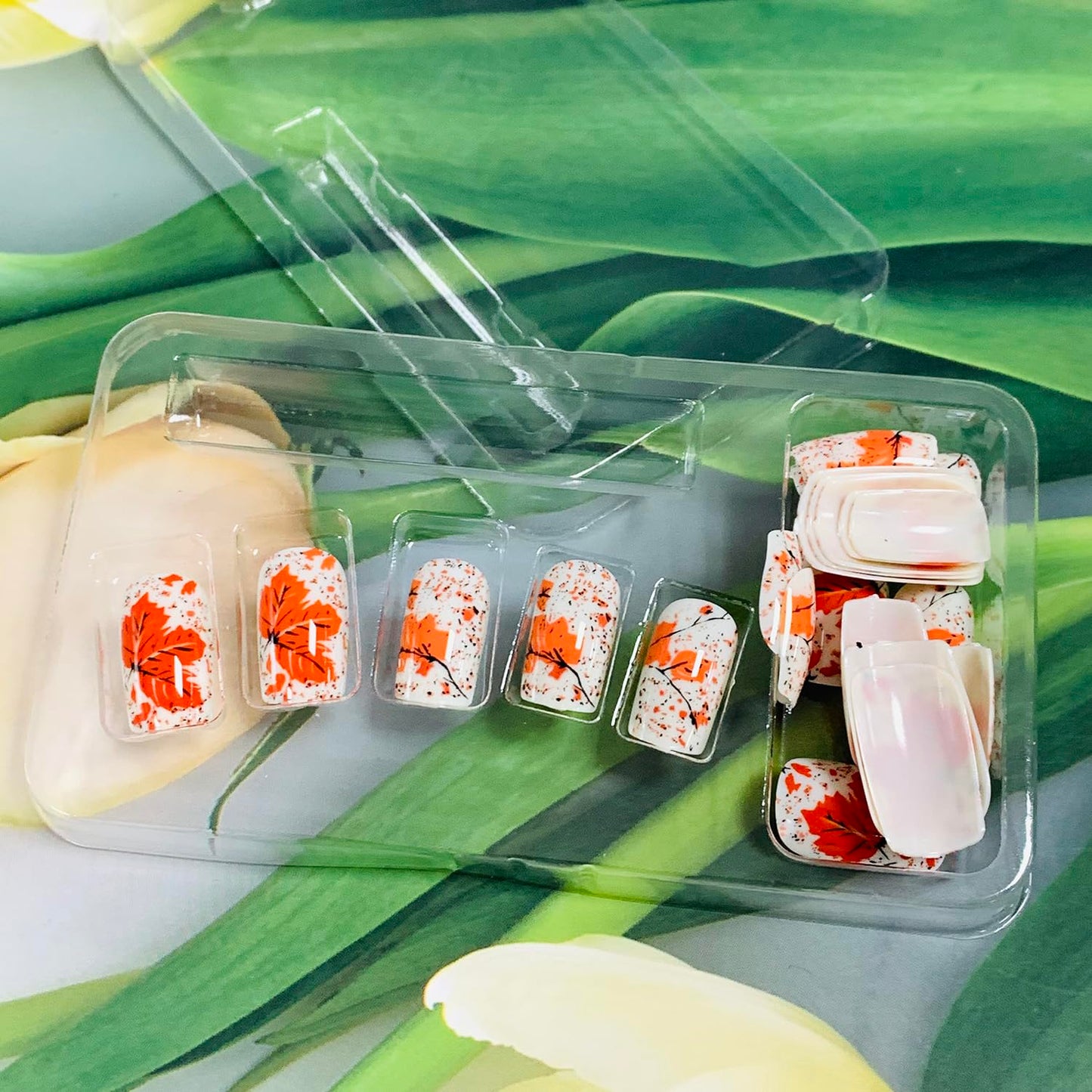 EYZOTSF Thanksgiving Press on Short Square Nails Acrylic Fall False Nails with Maple Leaf Designs Artificial Autumn Leaves Square Fake Nails Holiday Glue Stick ons Fingernails for Women(YS692)
