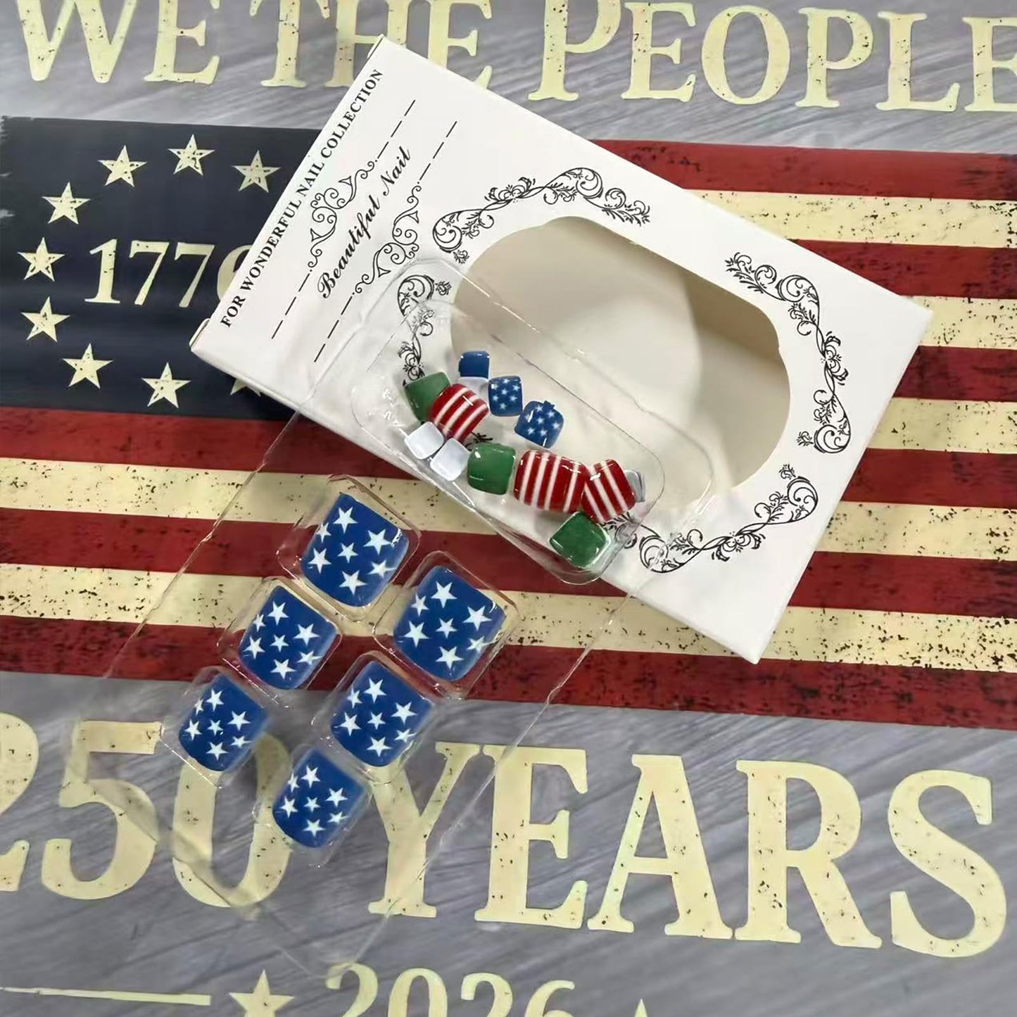 4th of July Press on Toenails Short Square Glossy Fake Toe Nails Green Glitter False Toenails Independence Day Star Stripe Toenail Press ons Acrylic Stick on Nails for Women 24Pcs