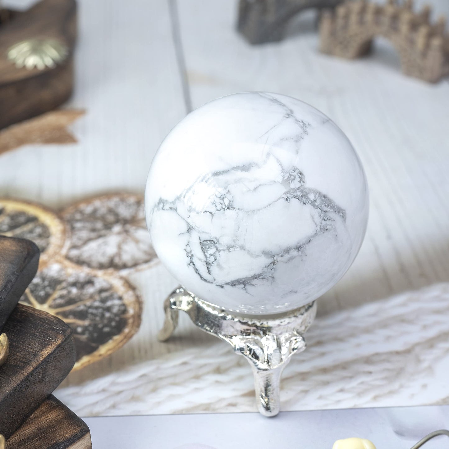 Crocon 45mm Howlite Stone Sphere Ball with Metal Stand 1400+ Carats Gemstone Ball Healing Sphere Sculpture Figurine for Fengshui Divination Home Decoration Photography Crystal Sphere