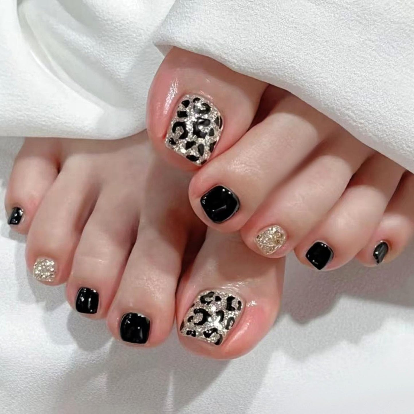 Press on Toenails Black Fake Toe nails with Gold Glitter Leopard Print Designs Glossy Short Square Toe nails Press ons Acrylic Stick on Toenails for Women 24Pcs