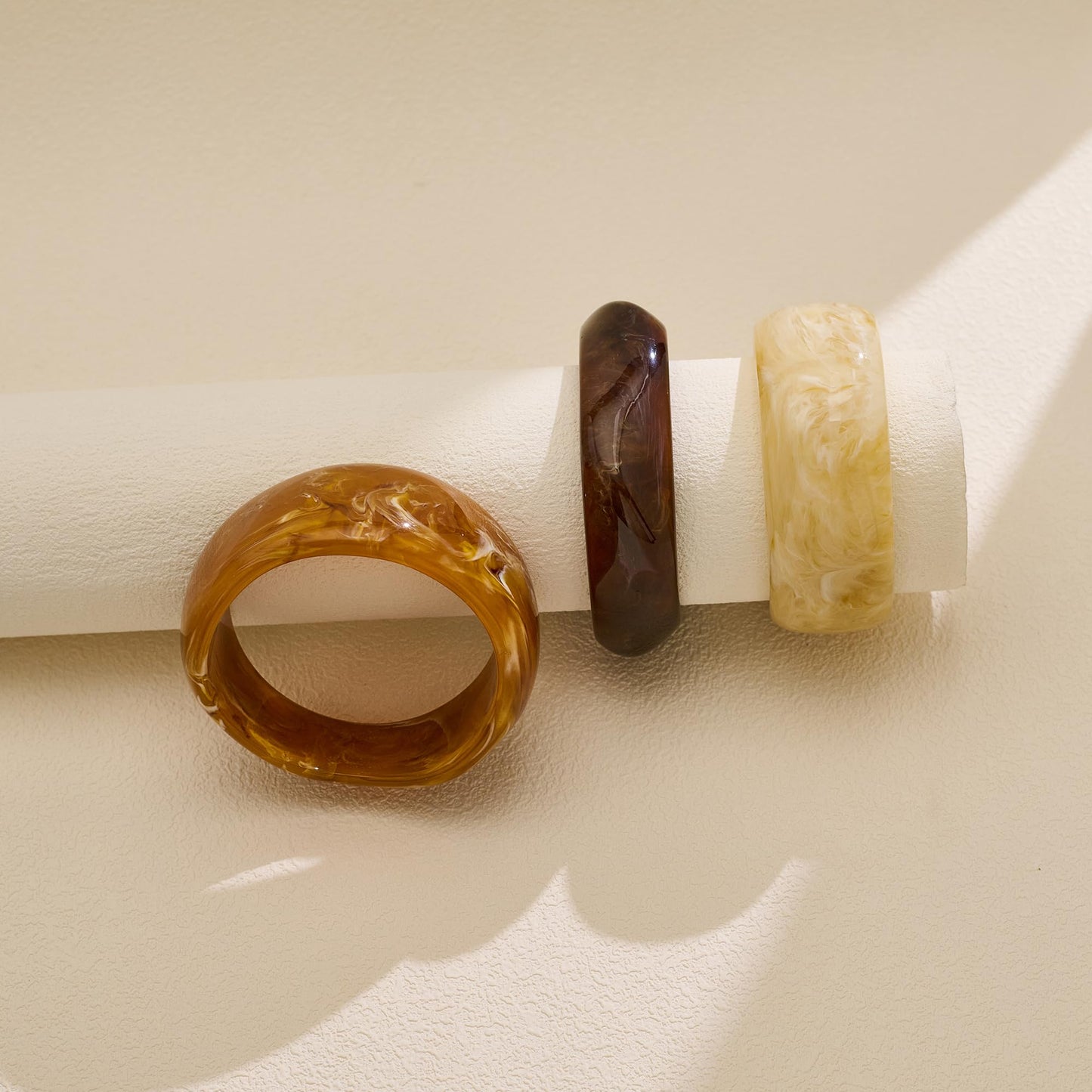 ENSKEFEN 3PCS Acrylic Resin Bangle Bracelet Set for Women Chunky Wide Beige Brown Geometric Irregular Acrylic Bracelets Vintage Statement Resin Bangles