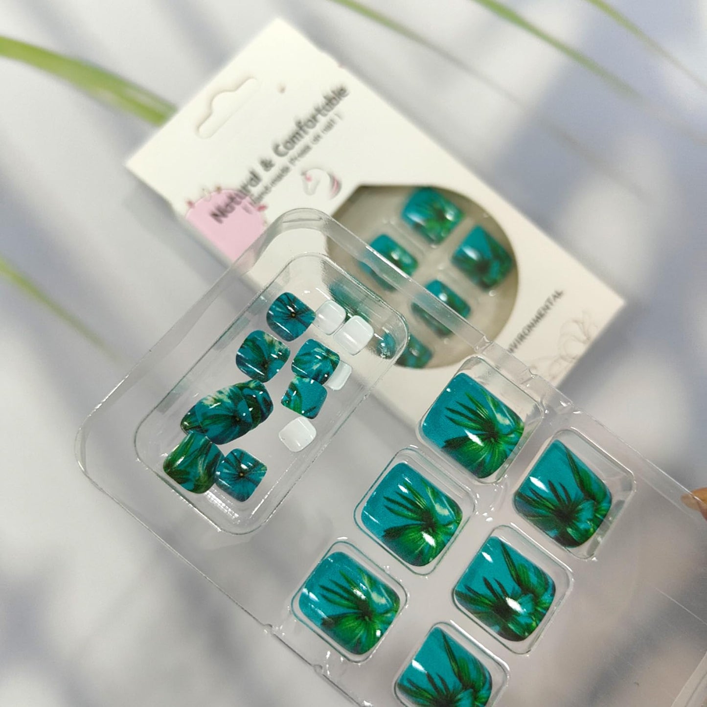 Summer Press on Toenails Short Square Fake Toe Nails with Coconut Tree Leaves Design Glossy Blue Glue on Toe Nails Green Leaf False Toenails Full Cover Acrylic Toenails for for Women