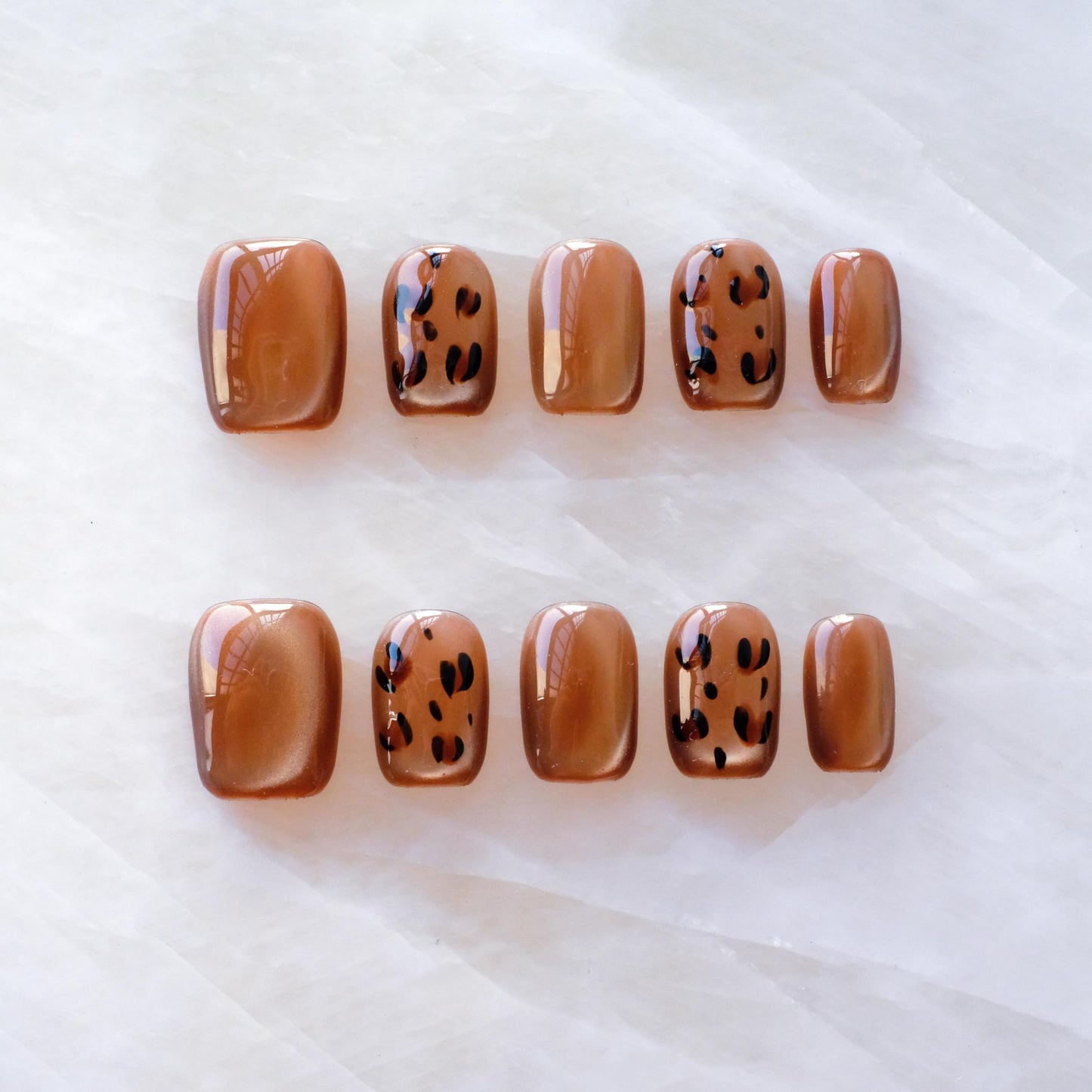 [GLORS] Caramel Leopard Glitter Cat Eye False Nail Press-Ons - Premium Fall Winter Style, Short Square Shape, 10 Pieces (Small, SS)