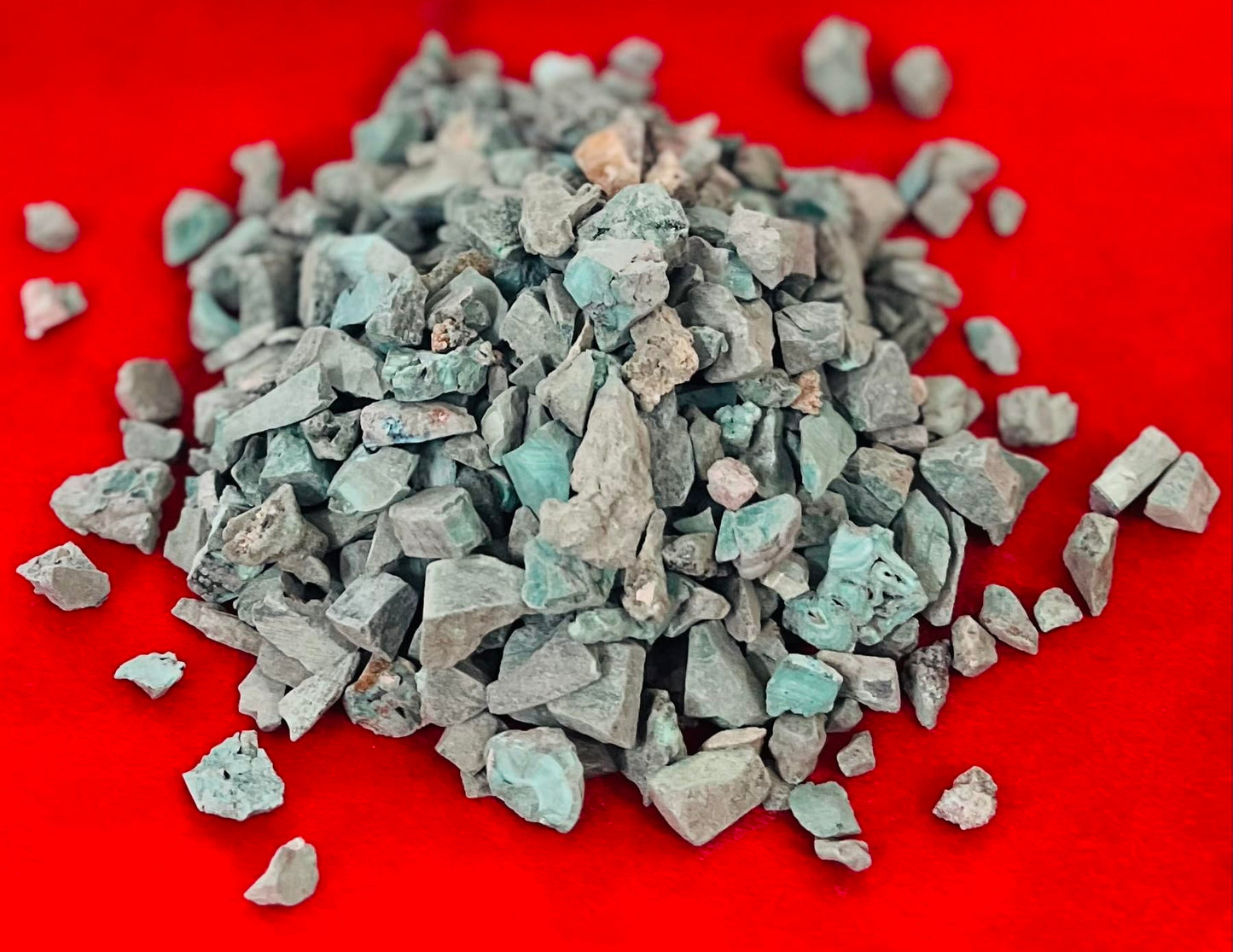 Indian Consigners Malachite Tumbled Stone Chips – 100g Natural Crushed Green Gemstones for Energy Healing, Crystal Grids, Jewelry & Home Decor