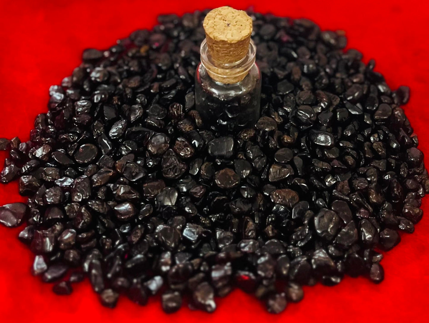 Indian Consigners Natural Crushed Polished Tumbled Gem Stone Chips, Decoration & Healing Crystals (Garnet)