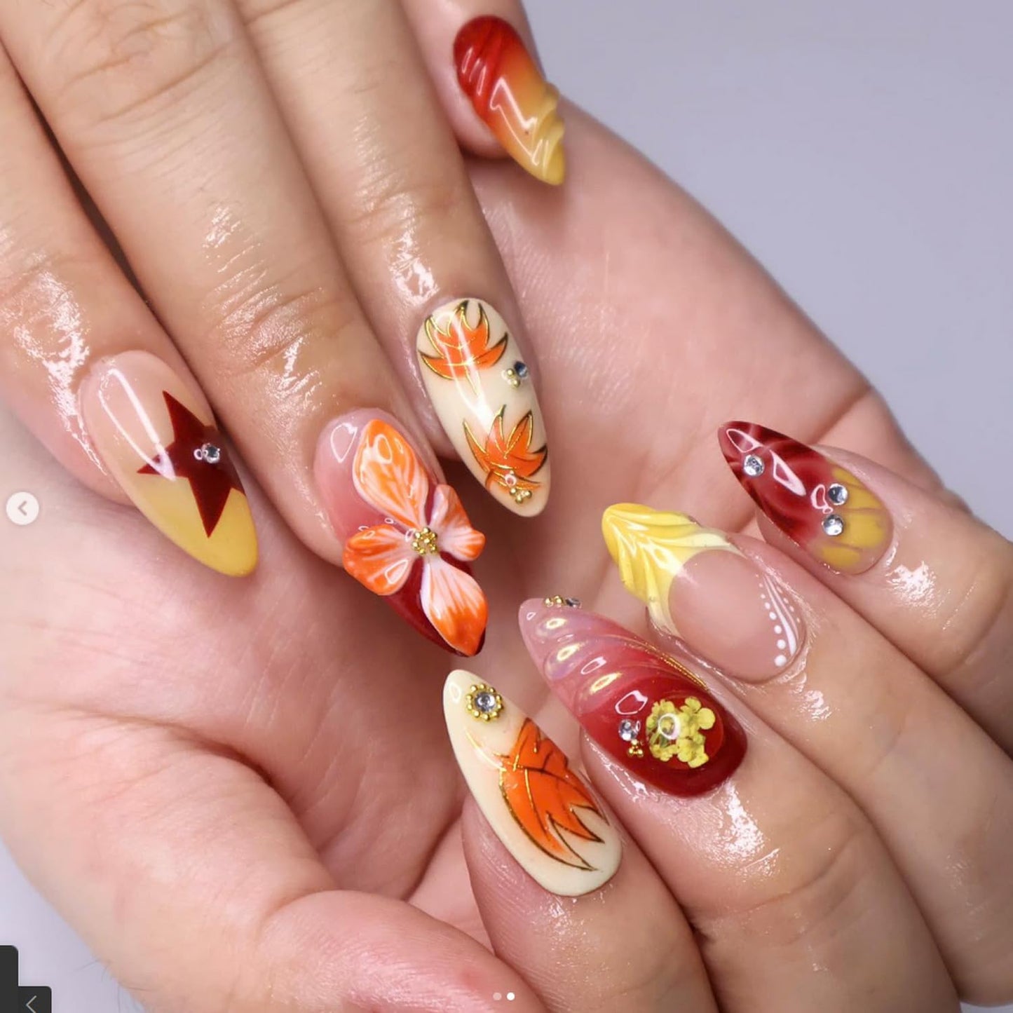 Handmade Press on Nails Fall Medium Almond Fake Nails Yellow Gradient Flower & Autumn Leaves Designs Full Cover Thickened Salon Quality False Nail French Acrylic Nails Stick on Nail for Women（Size M）