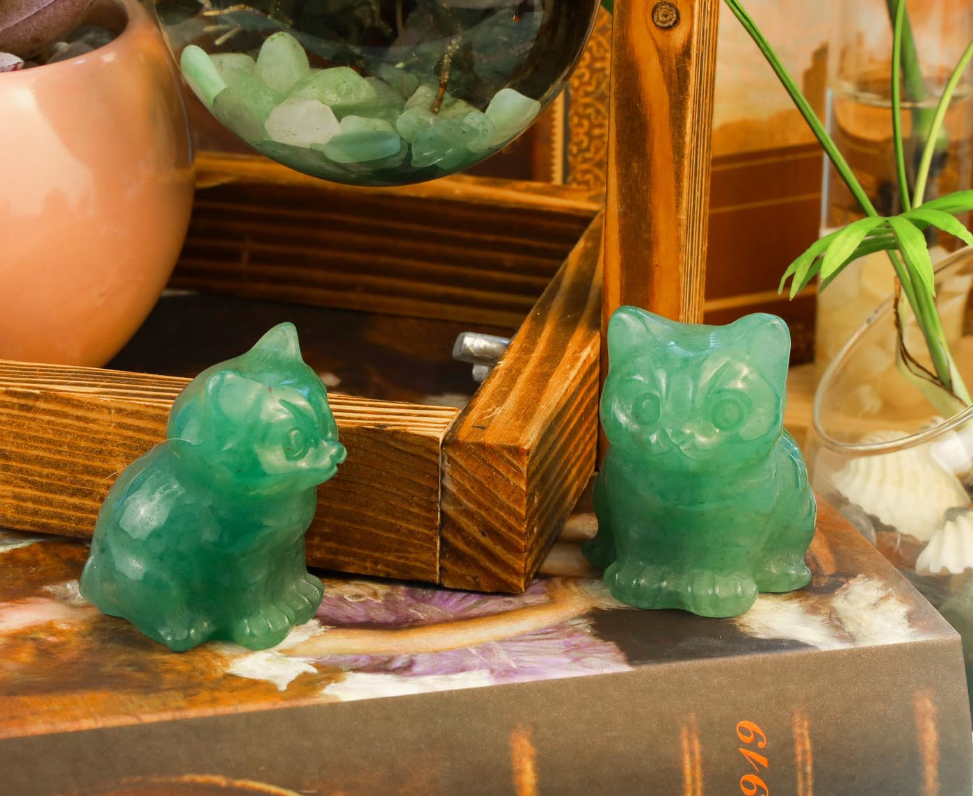 DUQGUHO Green Aventurine Cat Crystal Figurines - Lucky Cute Cat Statue for Room Desk Decor 1PC