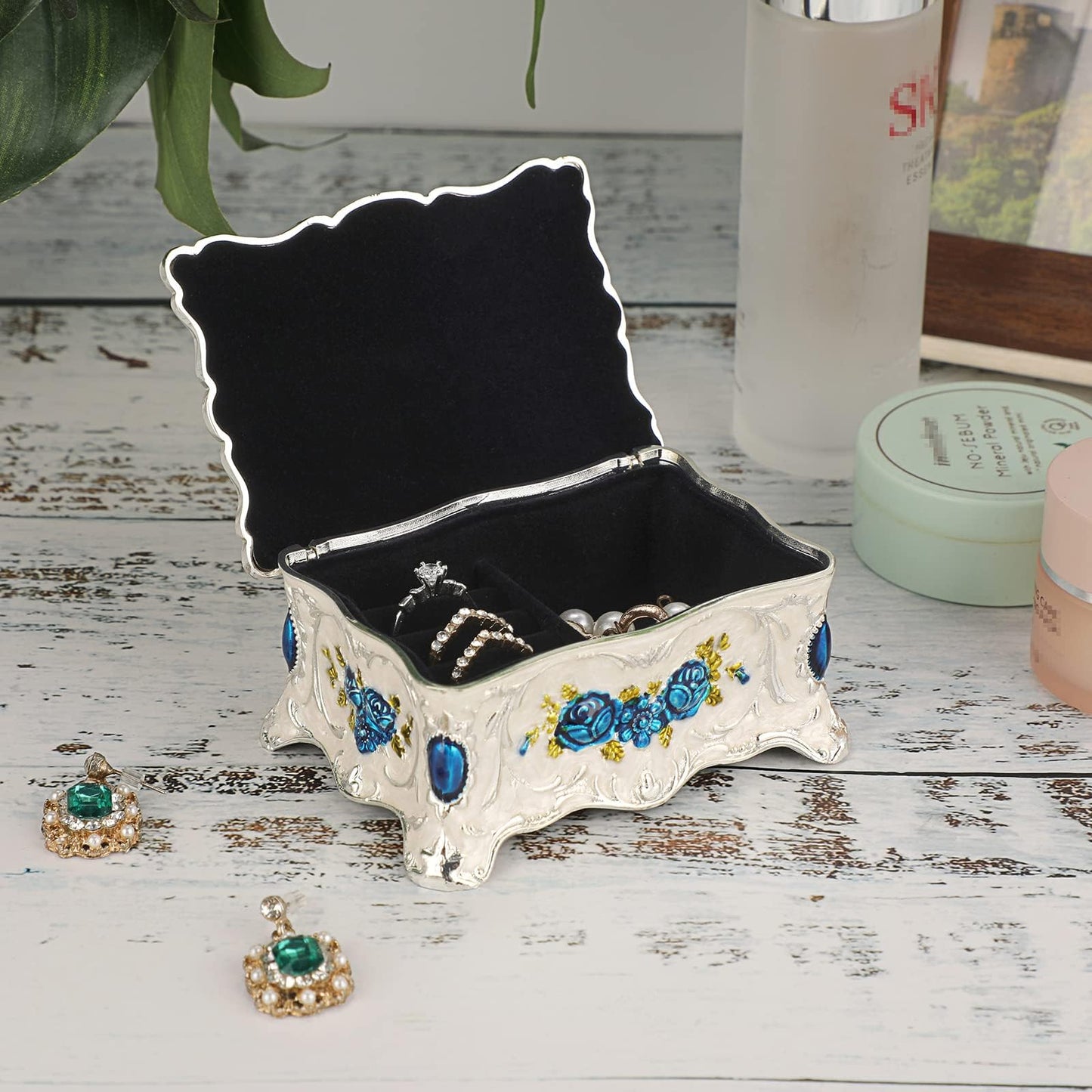 Hipiwe Vintage Trinket Box Metal Jewelry Box Wedding Ring Box Keepsake Box Treasure Box Chest Ornate Antique Finish Engraved Box Case Small