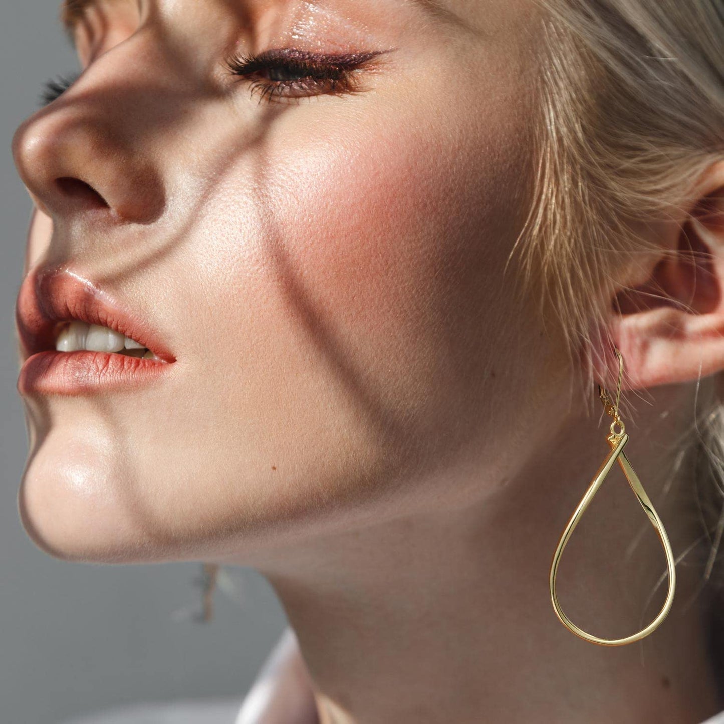 Degerde Gold Earrings for Women 14K Gold Hoop Earrings for Women Gold Hoop Dangle Drop Earring for Womens Hoops Twisted Infinity Big Hoops Earring for Womens 40mm