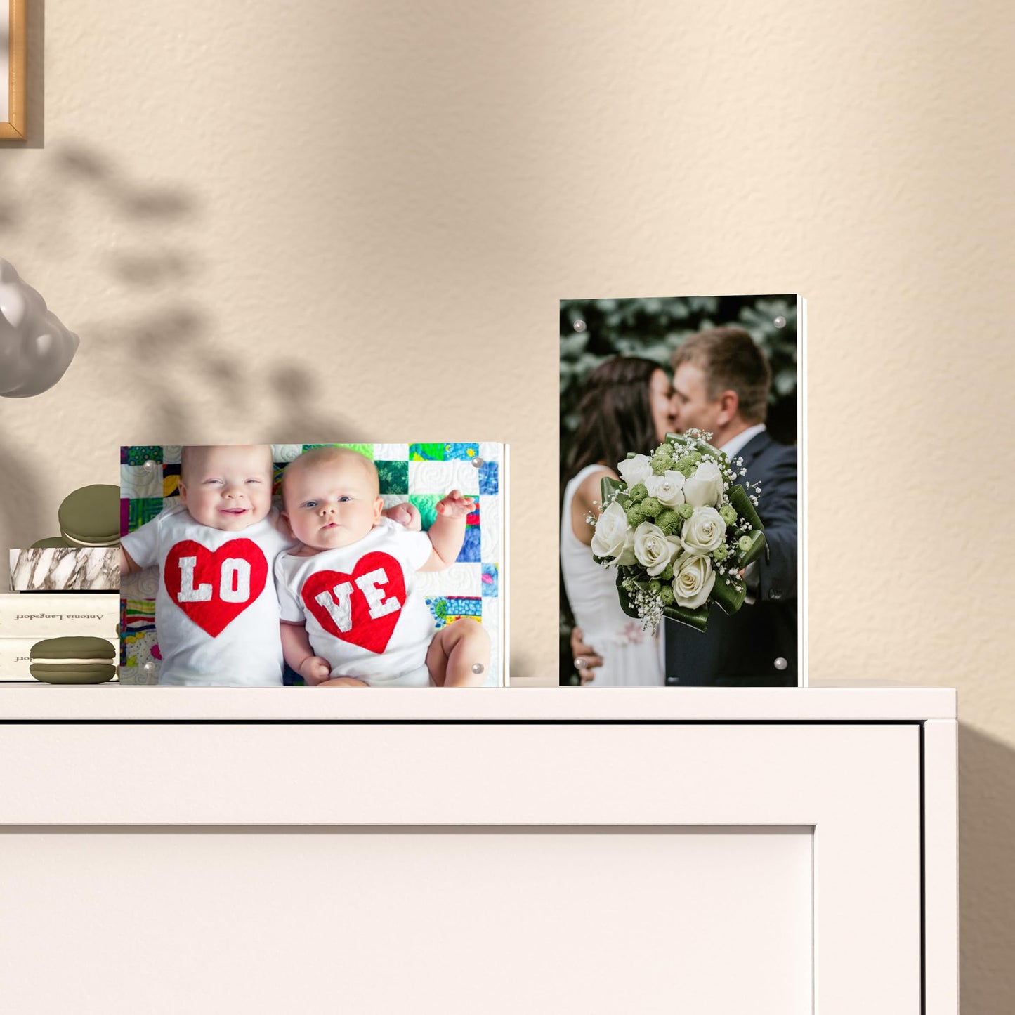 Toolsure 6x8 Inch Acrylic Picture Frames,6 by 8 Magneticear Acrylic Photo Frame, Frameless 8x6 Photo Frames,Double Side Display Glass Desktop Frame with Gift Box 2PACK