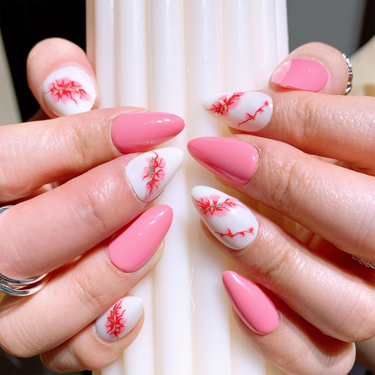 Press on Nails Almond Short Pink Flower False Nails with 3 D Gold Glitter Designs Pink Full Cover Removable Glossy Acrylic Glue on Nails Natural Stick on Nails for Women 24 Pcs