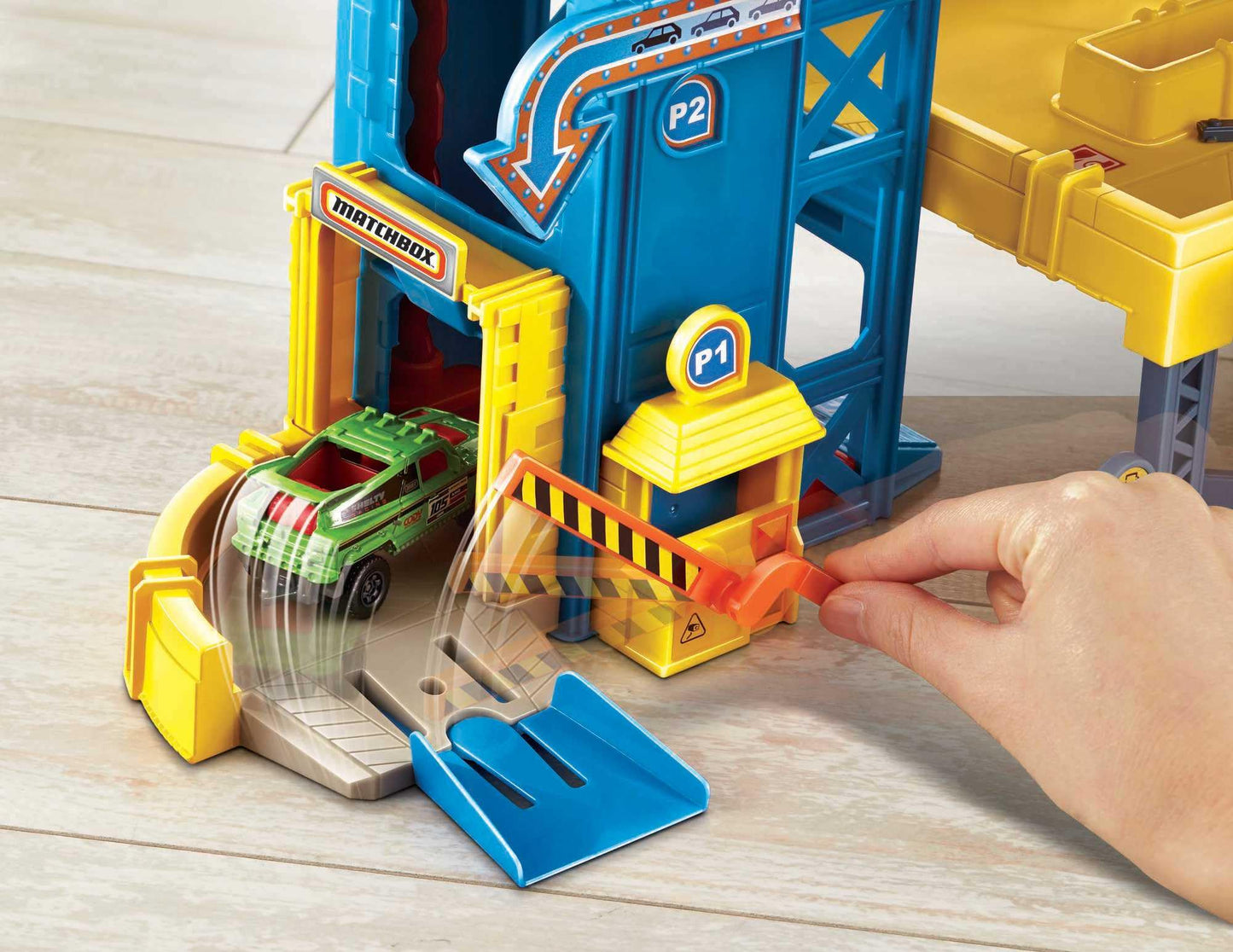 Matchbox Toy Cars Playset, 4-Level Garage & 1:64 Scale Tow Truck, Kid-Powered Elevator, Car Repair Station & Spiral Ramp