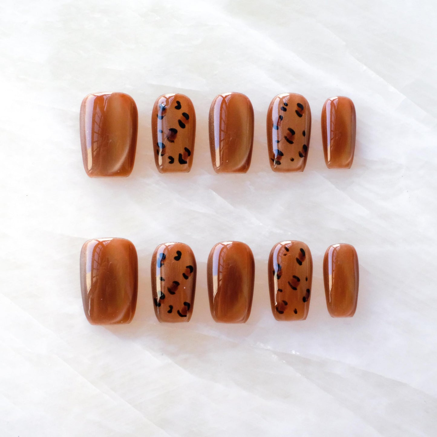 GLORS Premium Press-On Nails, Caramel Leopard Pattern with Glitter Cat Eye Effect, Medium Ballerina Shape, 10 Pieces, Fall Winter Style (Small, MB)