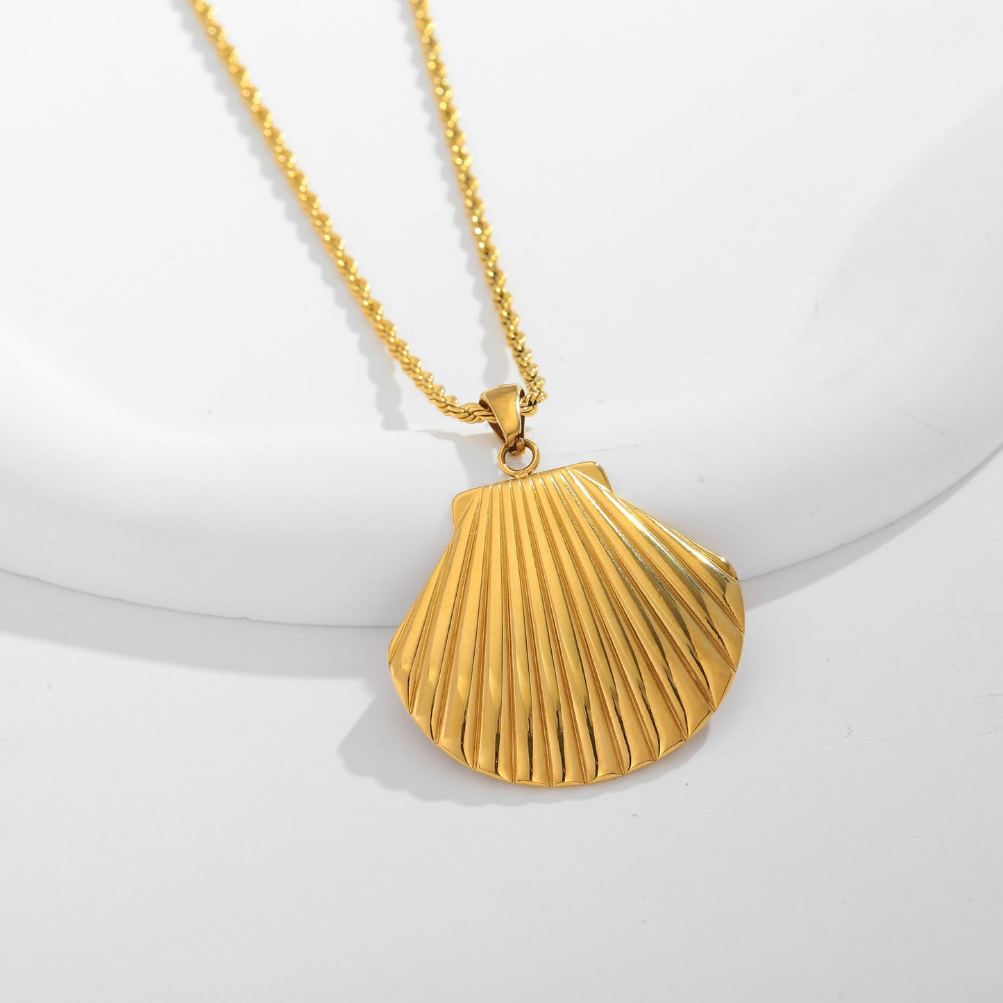 WOWORAMA Gold Shell Necklace for Women Dainty Seashell Pendant Necklaces Adjustable Chain Ocean Sea Shell Choker Necklaces Summer Beach Necklace Jewelry