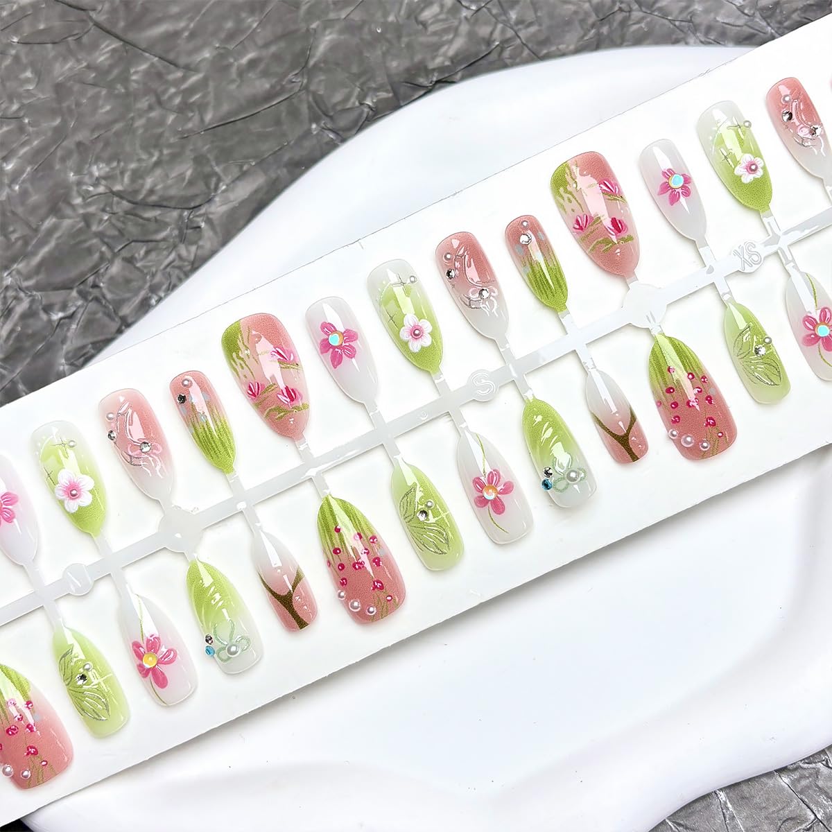 WBRRFJJ 30Pcs 3D Flower Press-on Nails Medium Almond Acrylic False Nails with Bow Pearl Rhinestones Designs Glossy Finish Full Cover Artificial Glue on Nails Spring Summer Stick on Nails for Women DIY