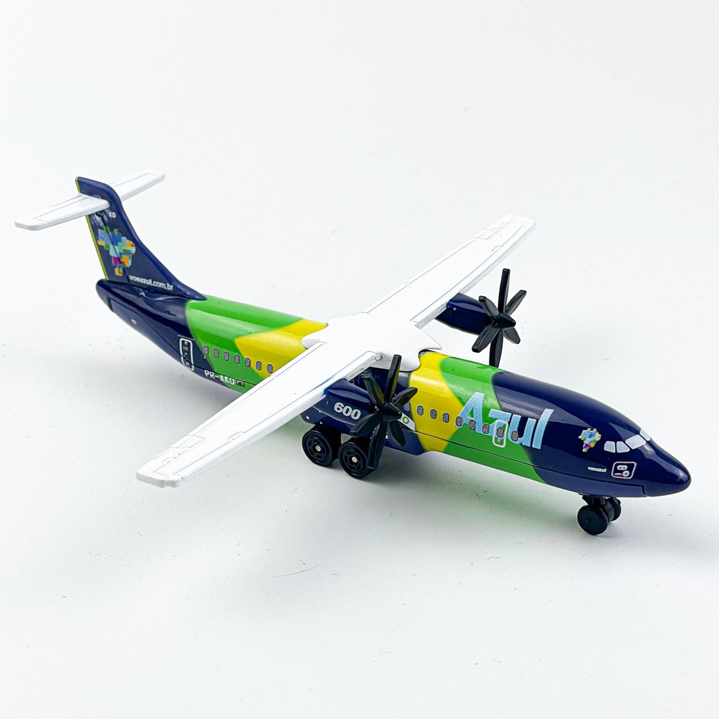 WngAur Die-Cast Propeller Airplane Model – Alloy Plane with Rolling Wheels – Miniature Aircraft Collectors & Aviation Enthusiasts