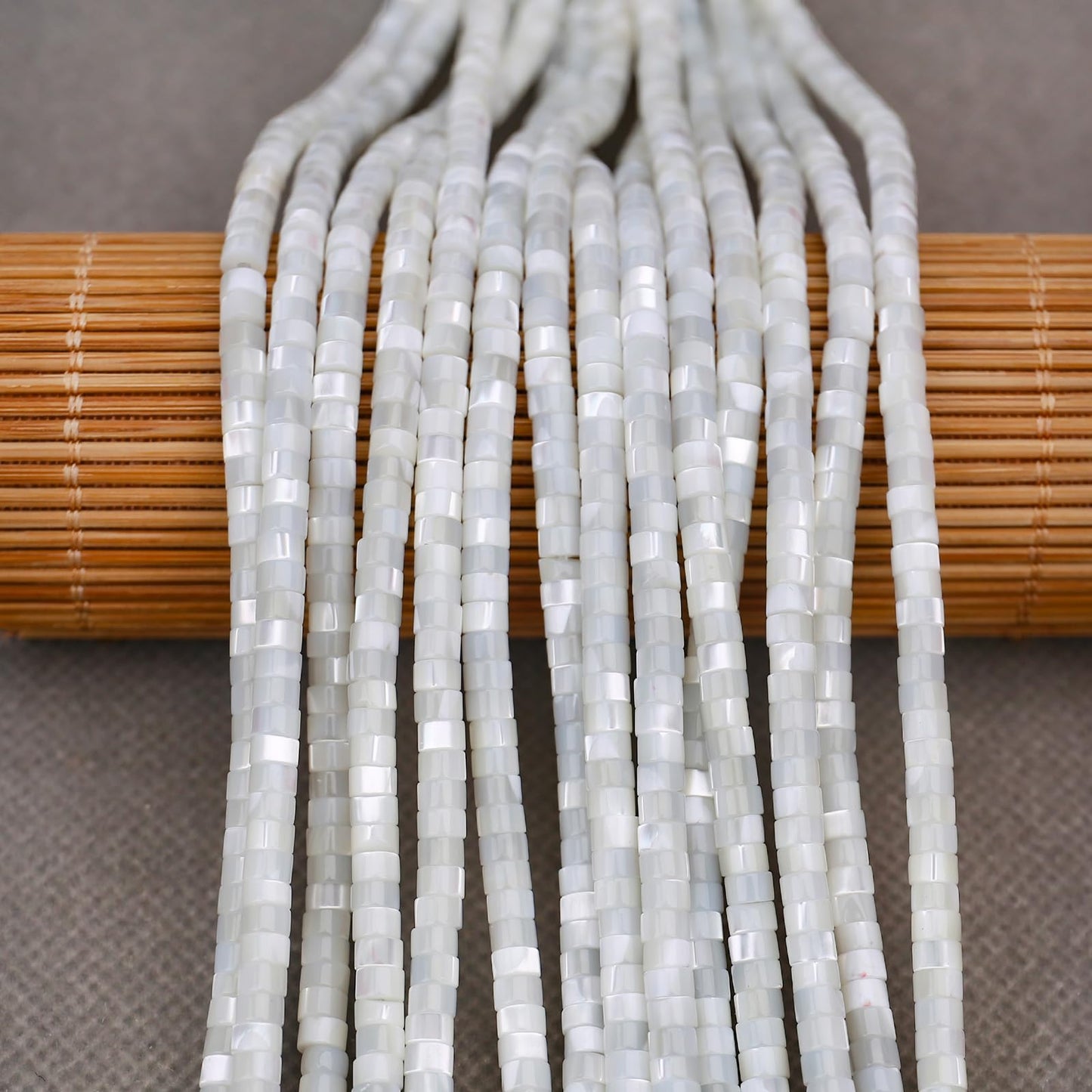 BONNY BOXX 150PCs Natural White Shell Spacer Beads, Loose Semi Precious Flat Round Gemstone Heishi Disc Stone Beads for Beading Jewelry Making 4mm*2mm