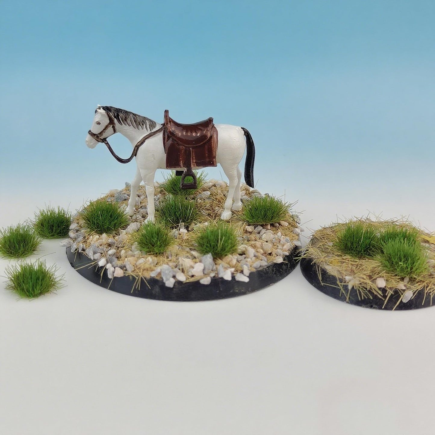 gdeplok 270 Pcs Static Grass & Miniature Flower Clusters Kit for Model Railway Scenery, Train Layouts, Diorama Bases, Wargaming and DIY Miniature Landscapes